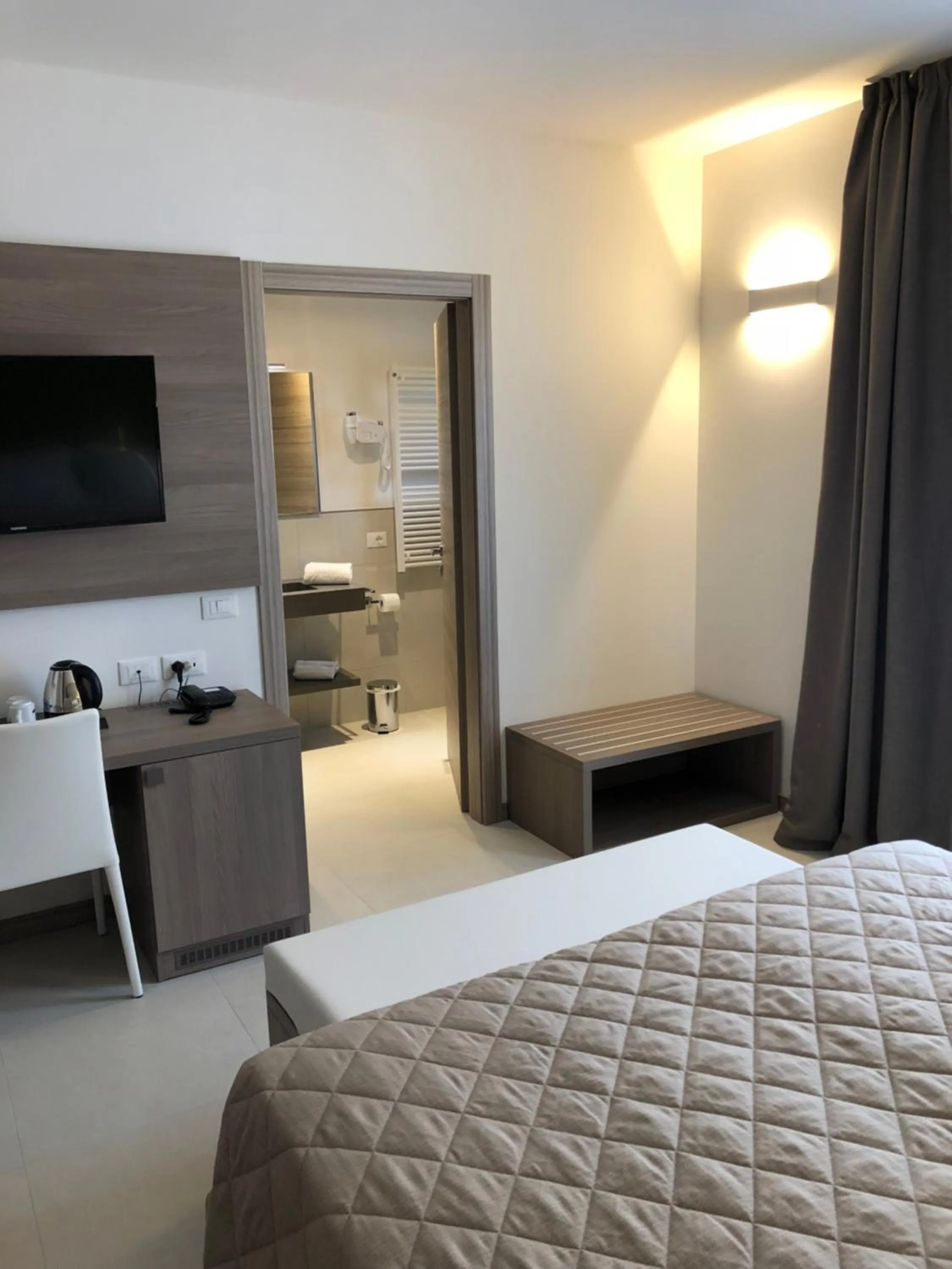 Bedroom, Bed in Hotel Iris Jesolo