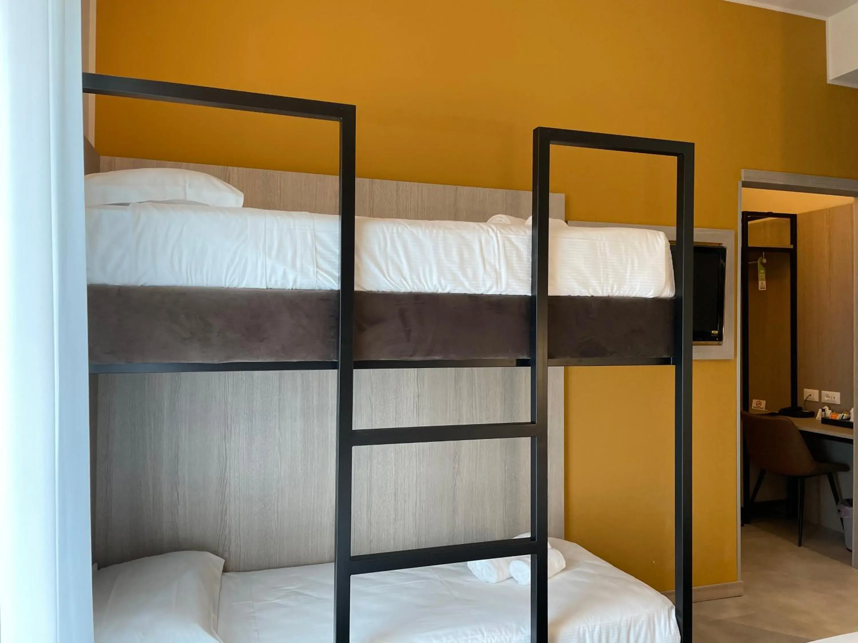 bunk bed, Bed in Hotel Iris ***S
