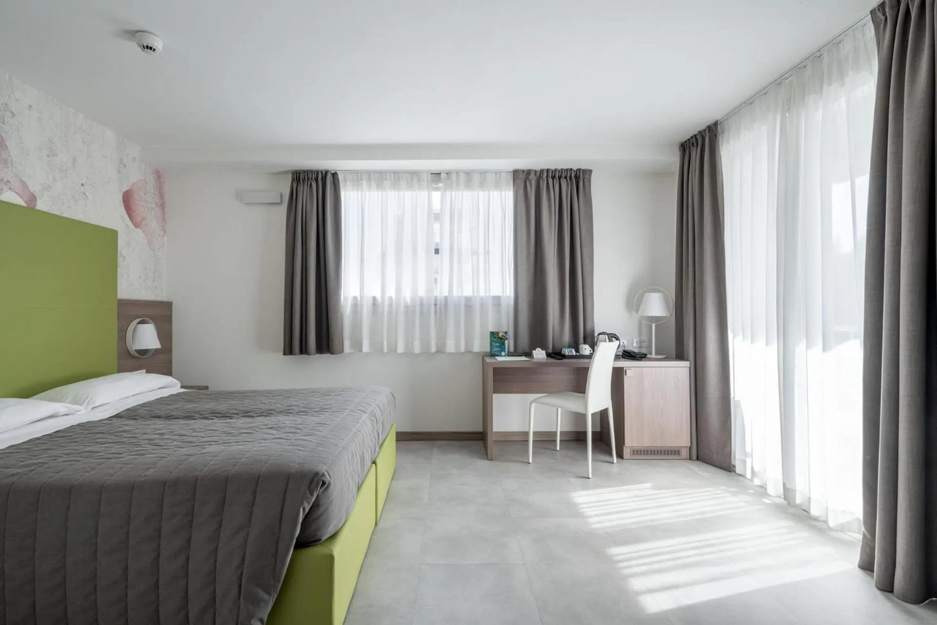 Photo of the whole room, Bed in Hotel Iris Jesolo