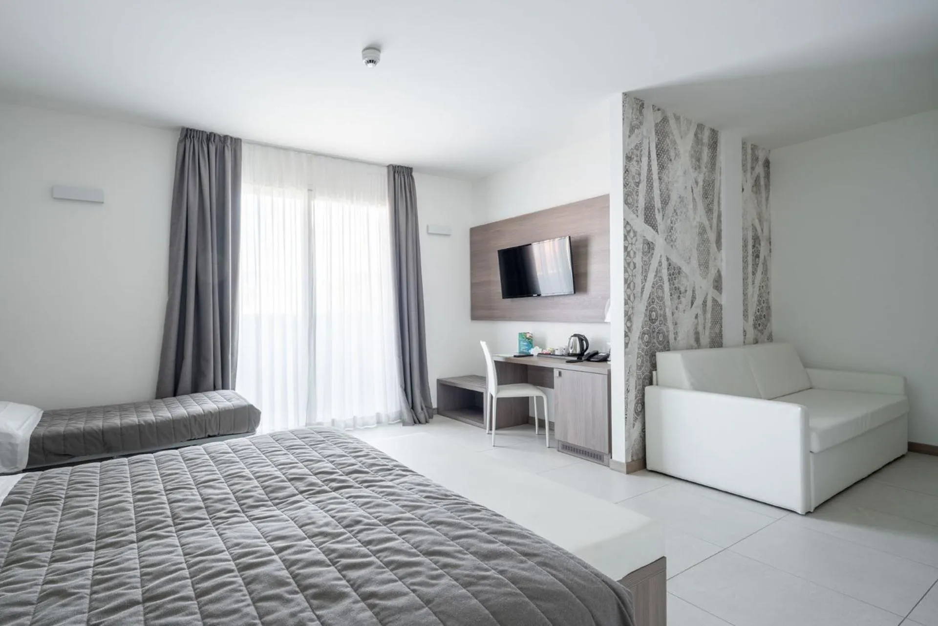 Photo of the whole room, Bed in Hotel Iris Jesolo