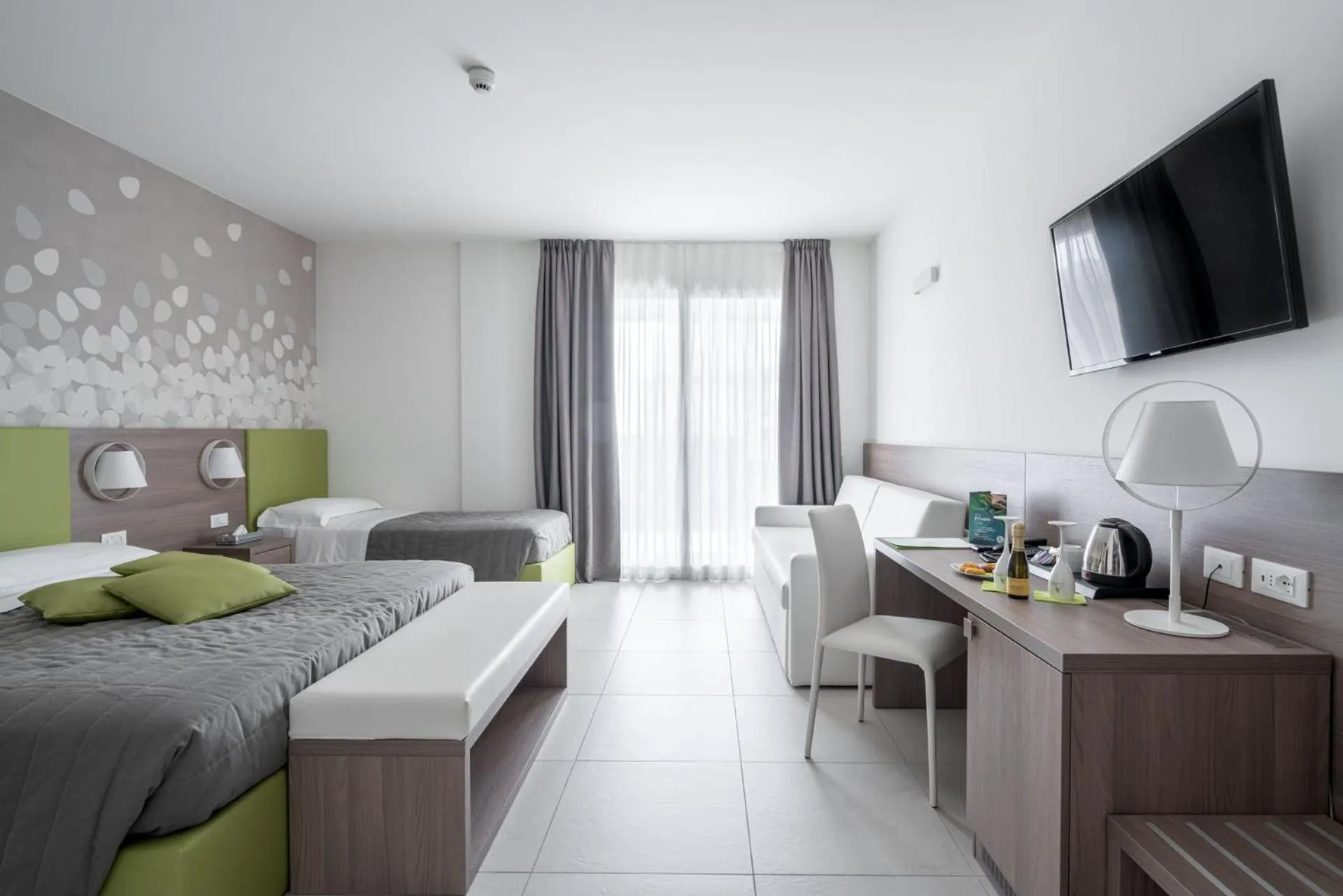 Photo of the whole room, Bed in Hotel Iris Jesolo