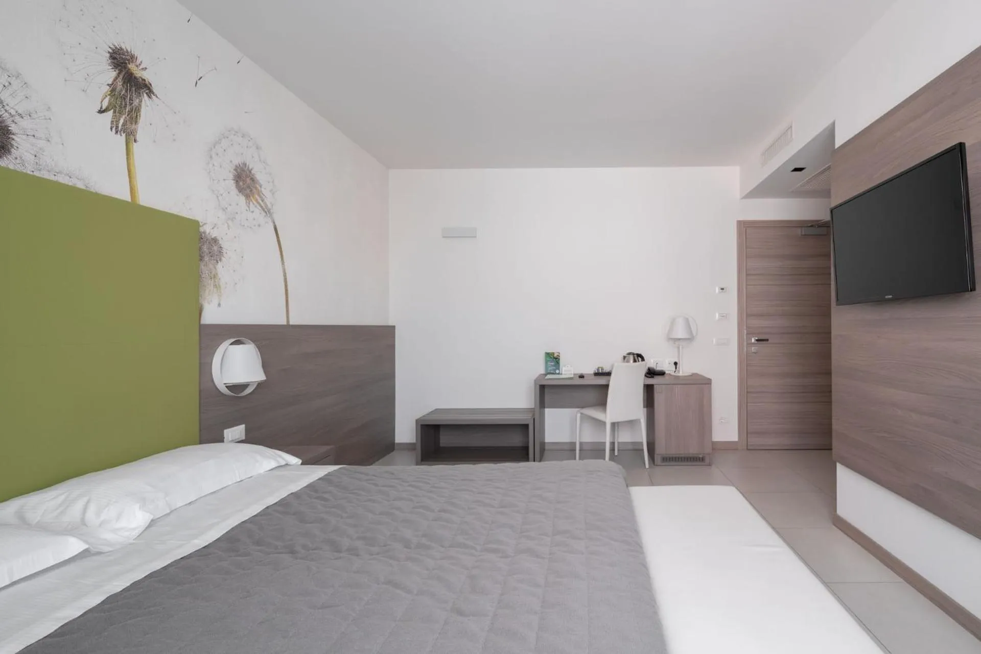 Photo of the whole room, Bed in Hotel Iris Jesolo