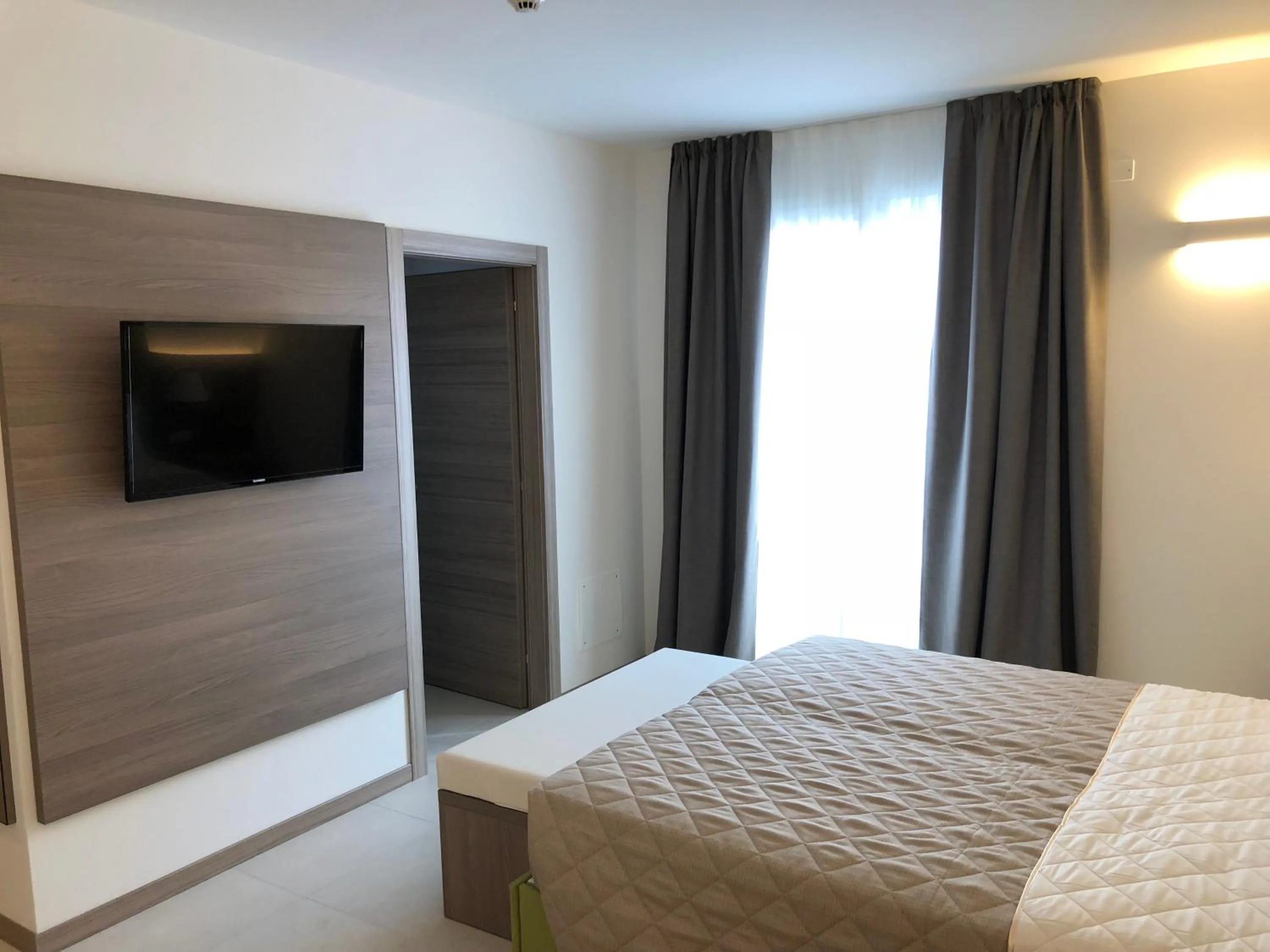 Photo of the whole room, Bed in Hotel Iris Jesolo