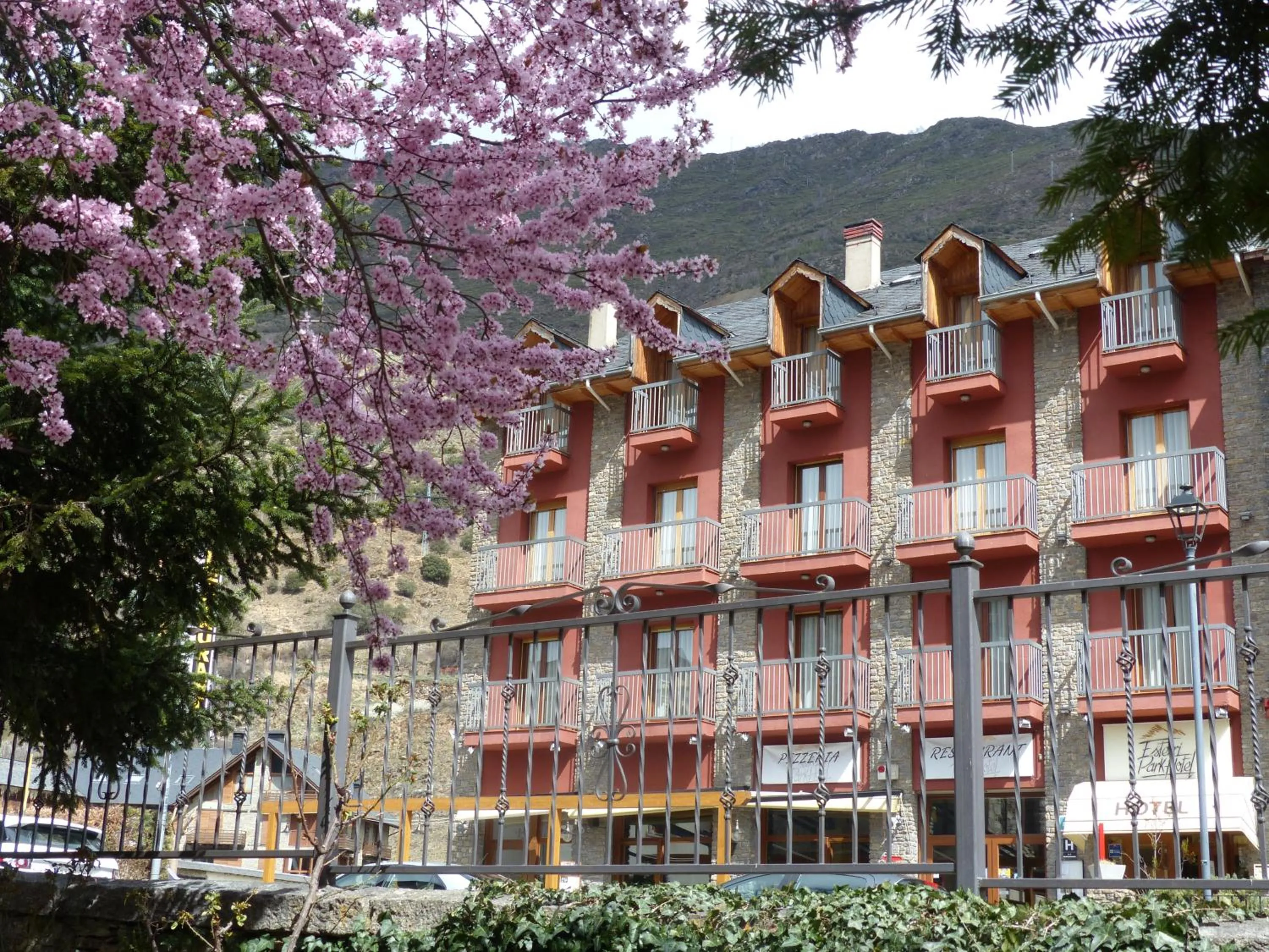 Property building in Hotel Vall d´Aneu