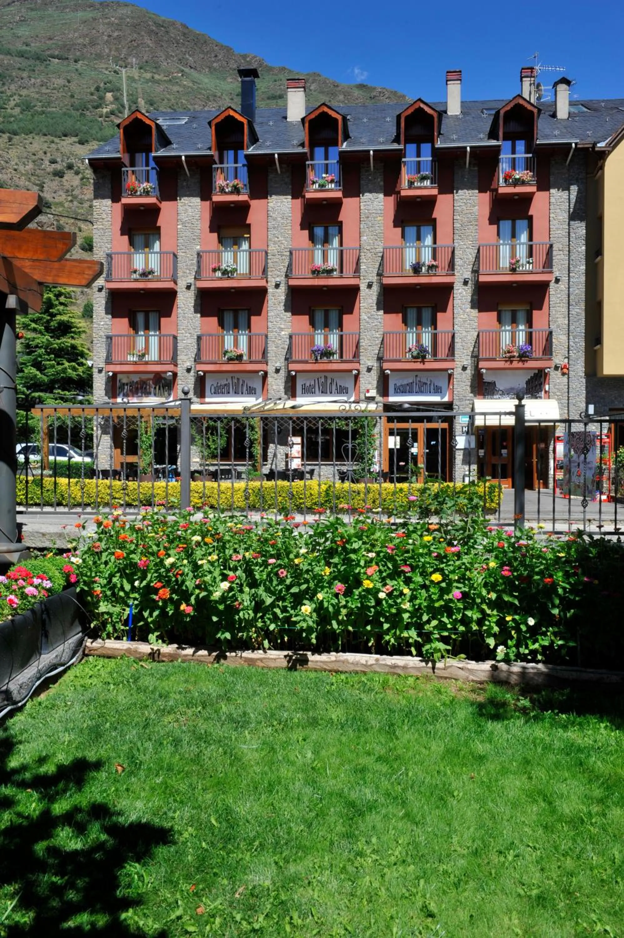 Property building in Hotel Vall d´Aneu
