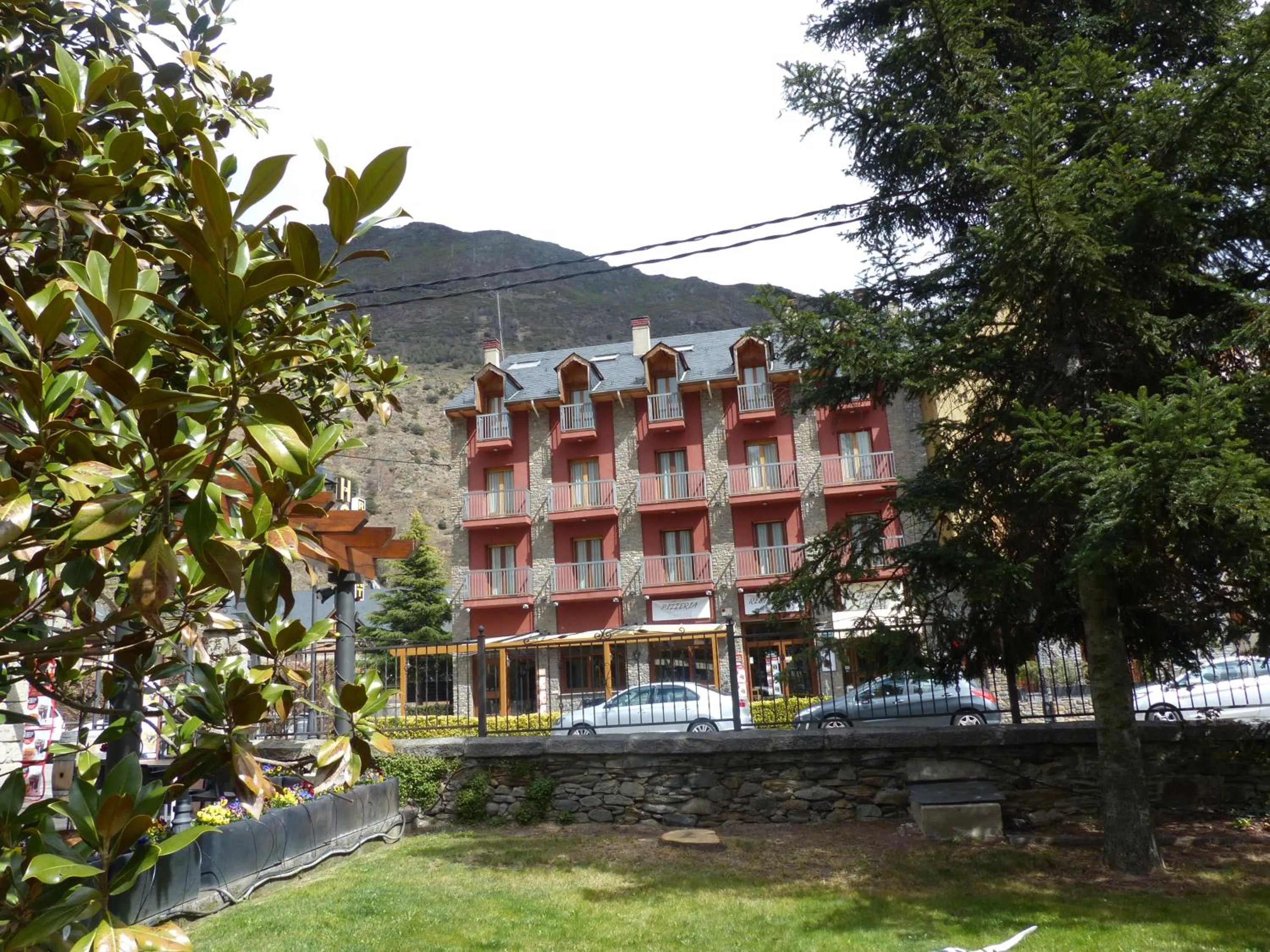 Property building in Hotel Vall d´Aneu