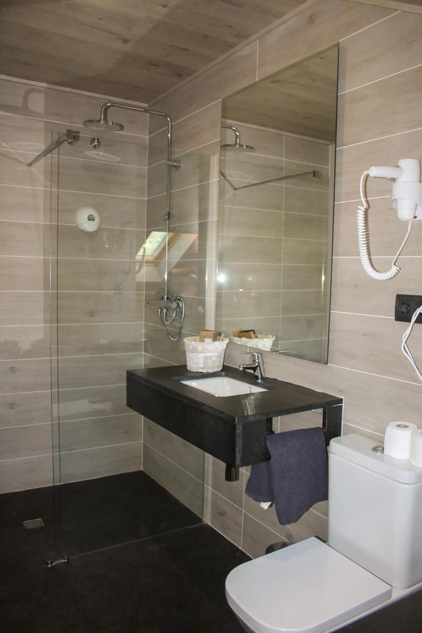 Shower in Hotel Vall d´Aneu
