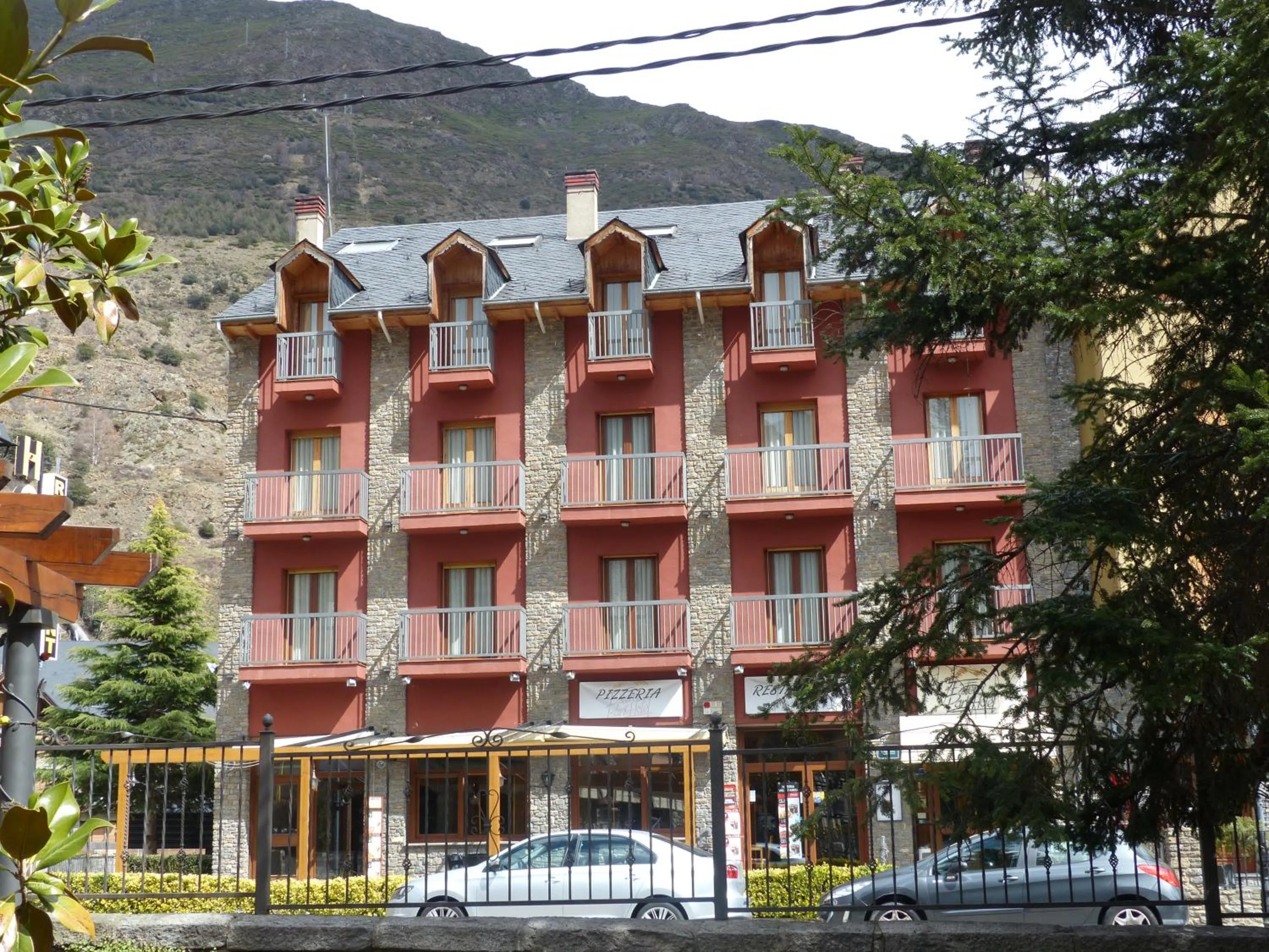 Property building in Hotel Vall d´Aneu
