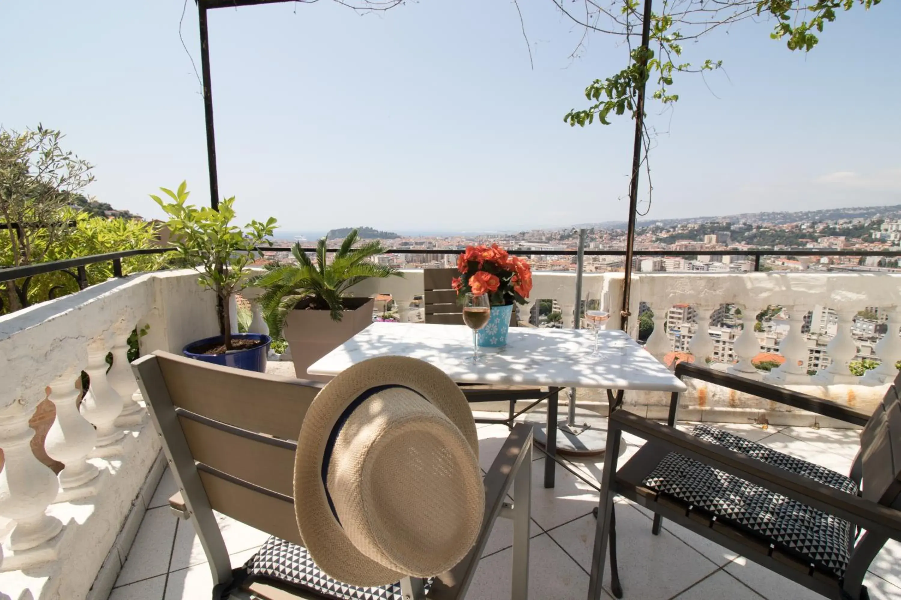 Balcony/Terrace in Le Panoramic Boutique Hôtel