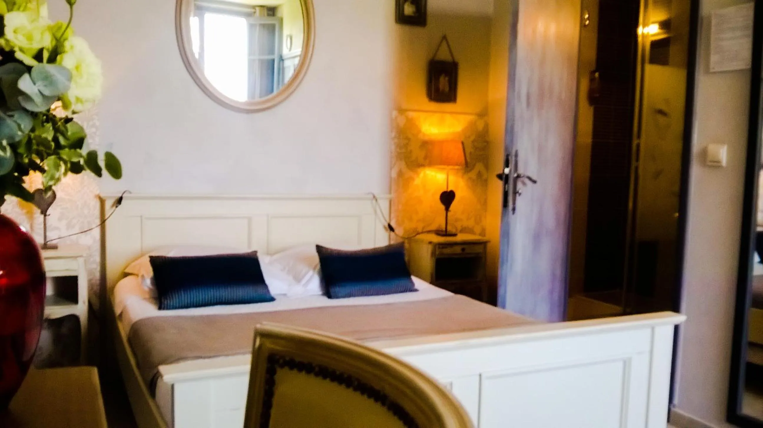 Photo of the whole room in Le Panoramic Boutique Hôtel