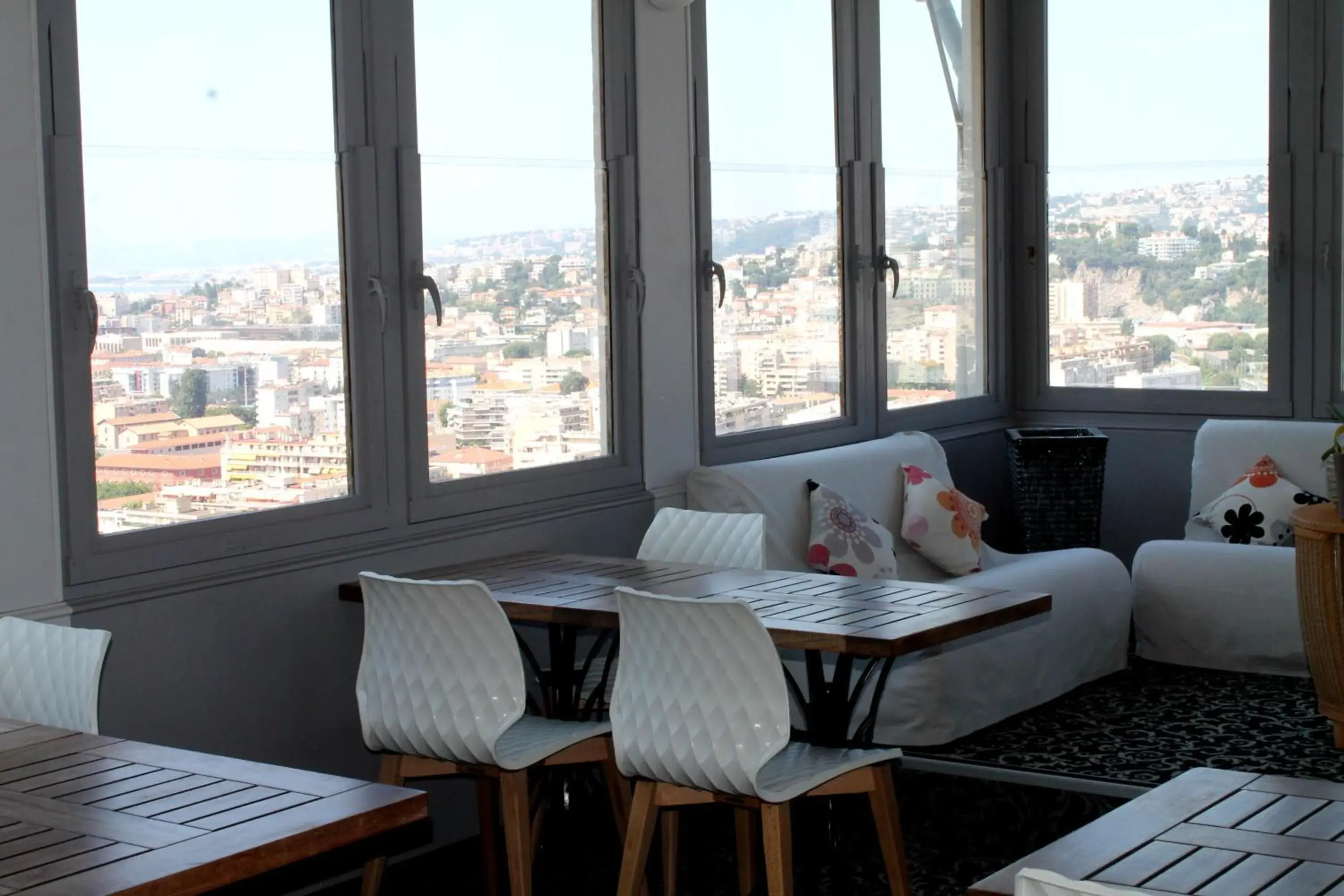 Restaurant/places to eat, Seating Area in Le Panoramic Boutique Hôtel