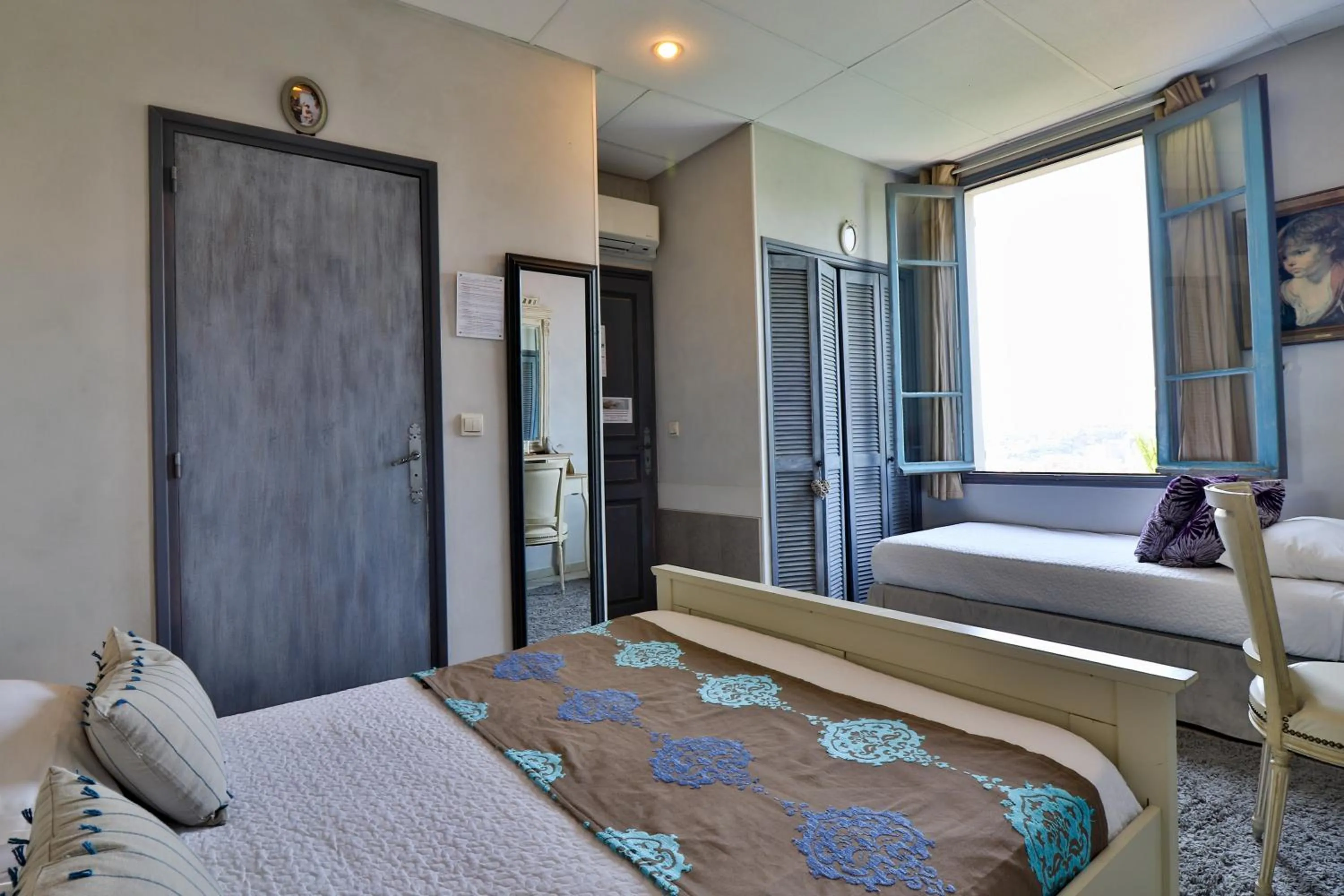 City view in Le Panoramic Boutique Hôtel