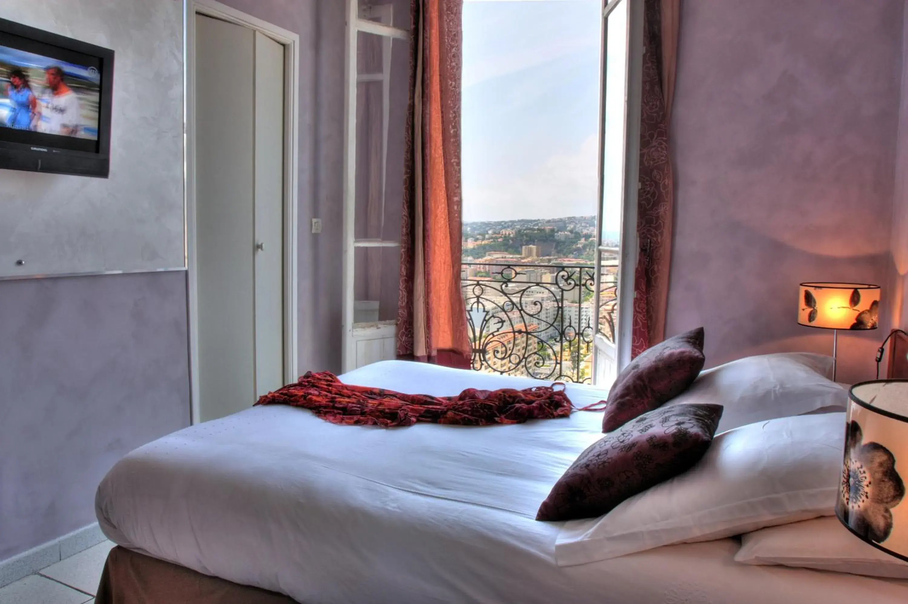 Balcony/Terrace, Bed in Le Panoramic Boutique Hôtel