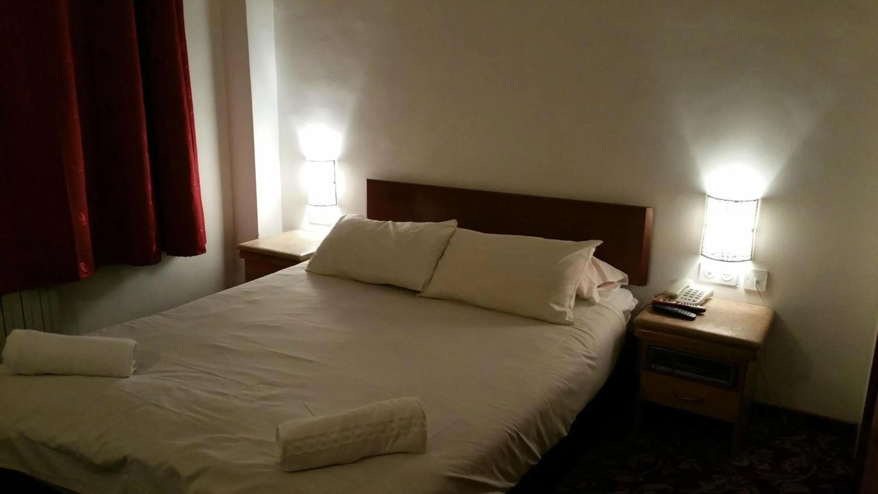 Bedroom, Bed in Zion Hotel