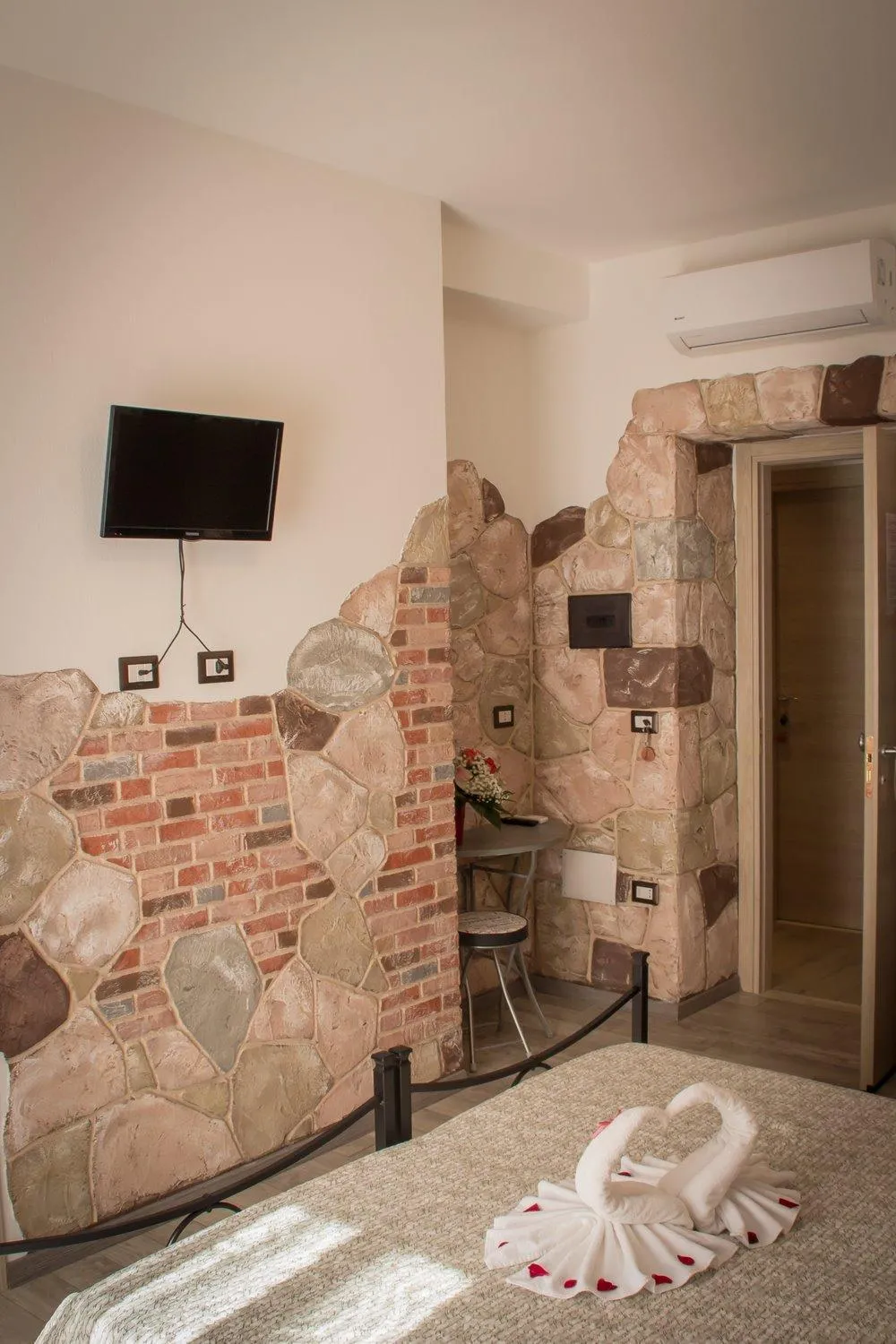 Photo of the whole room in Rocca Pinta Guest House