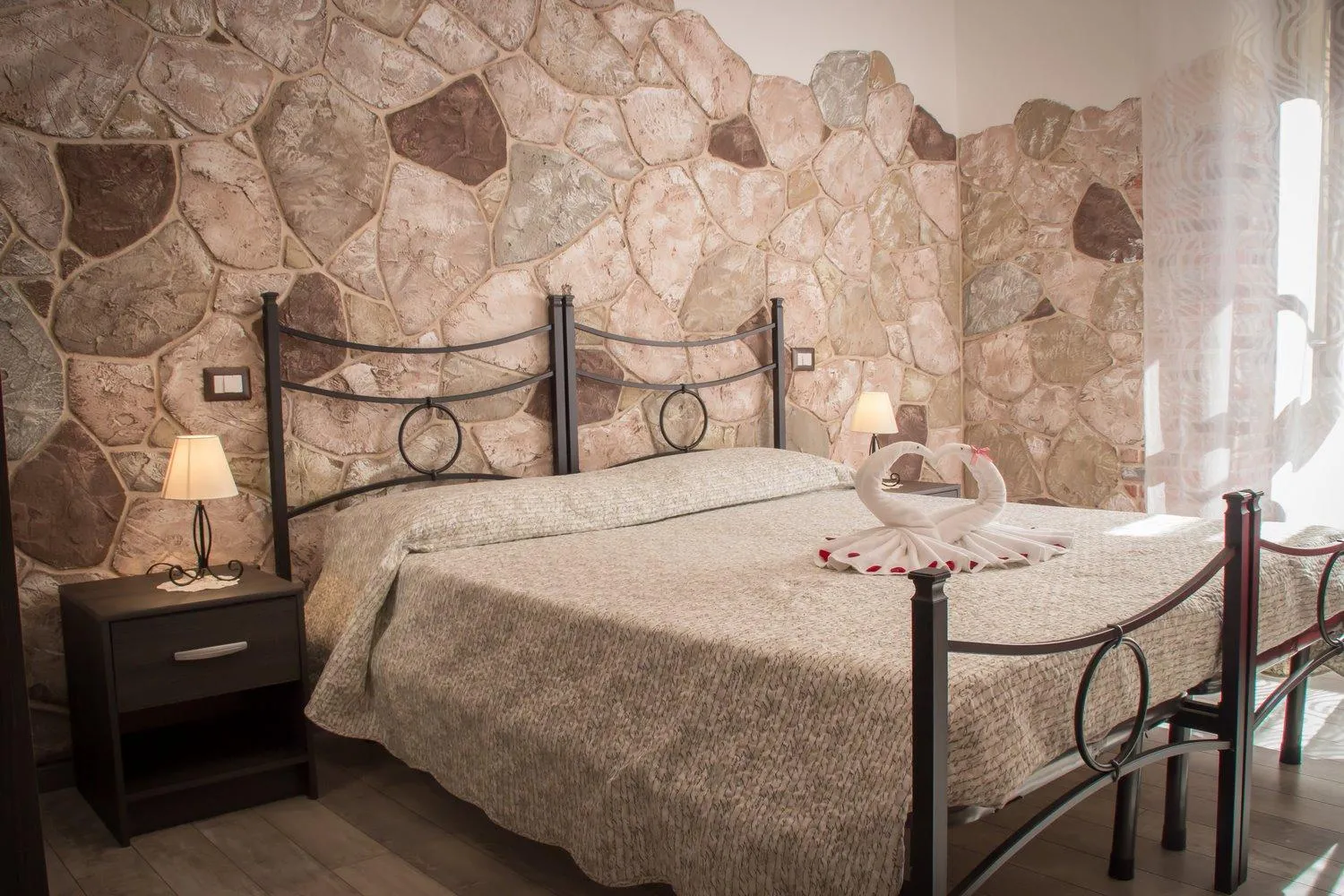 Bathroom, Bed in Rocca Pinta Guest House
