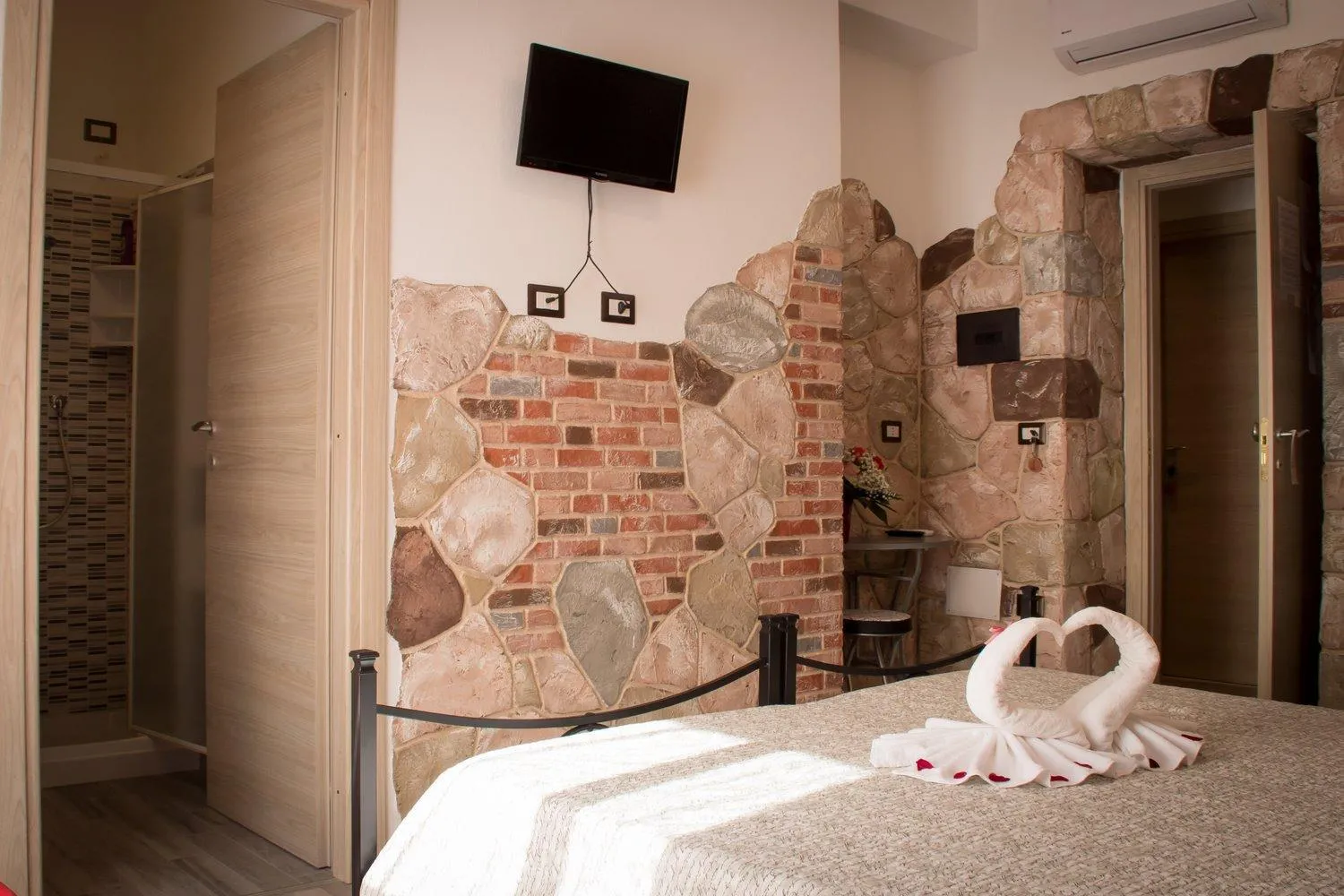 Photo of the whole room, Bed in Rocca Pinta Guest House