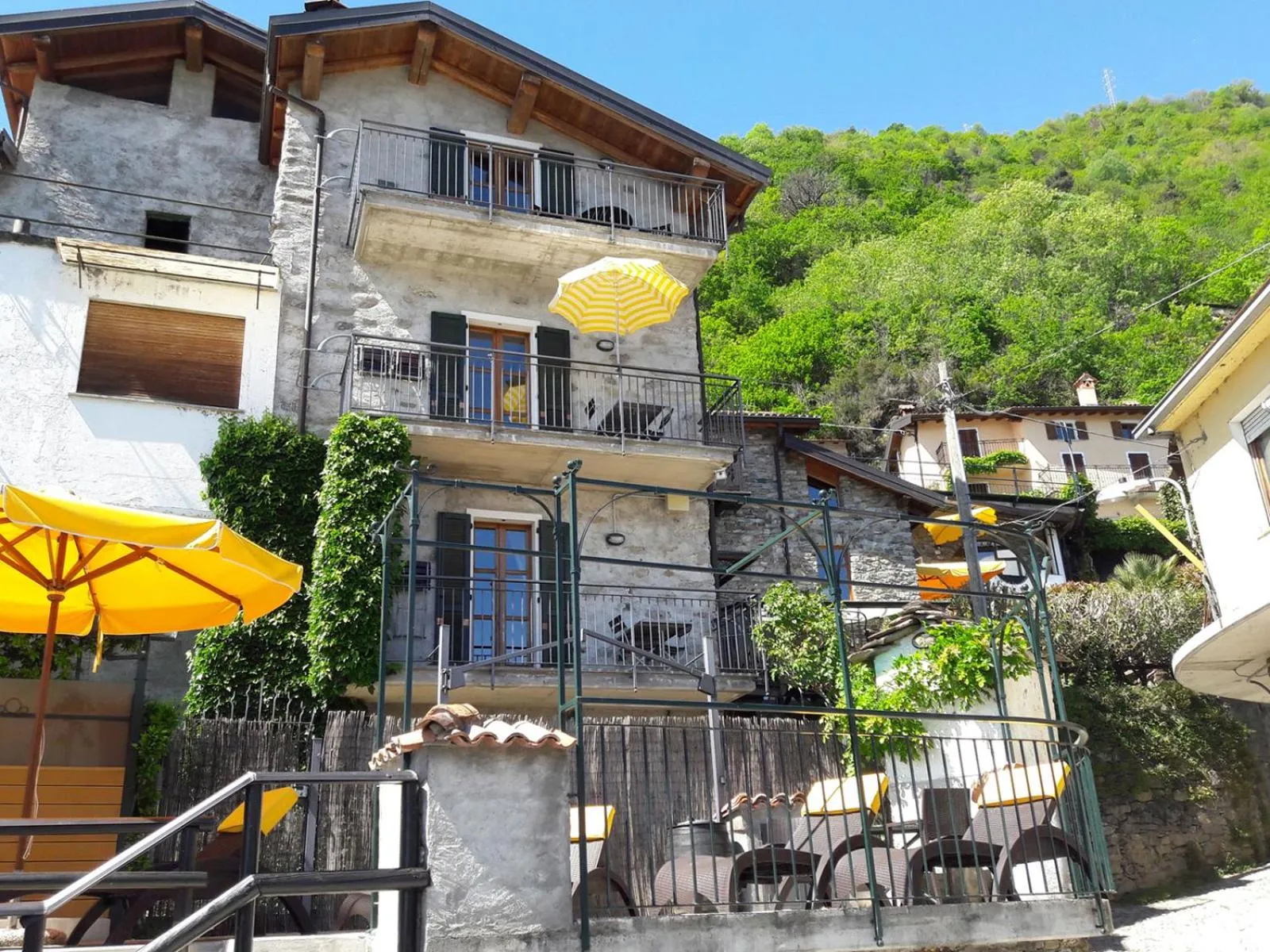 Property building in Barolo