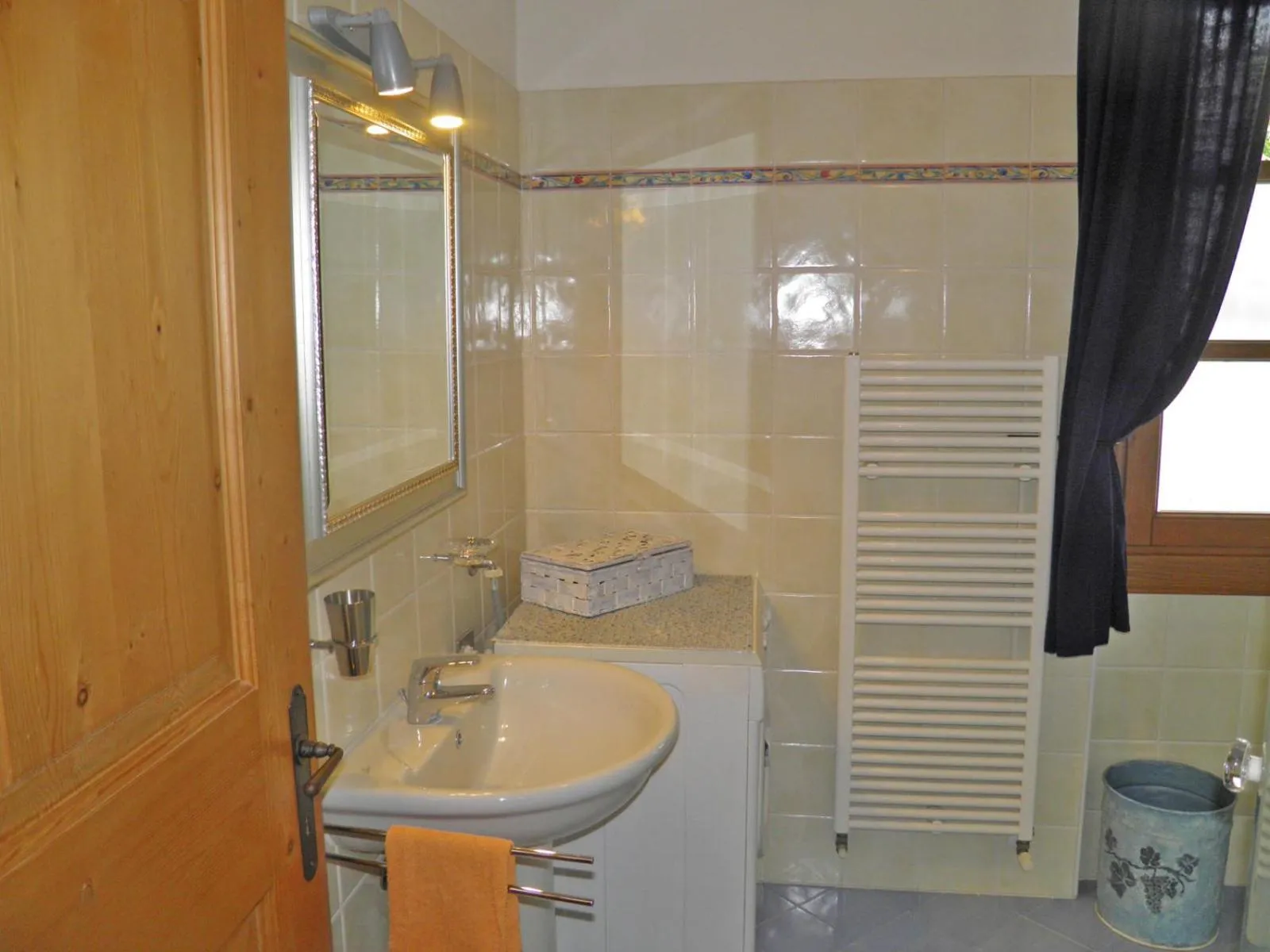 Shower in Barolo