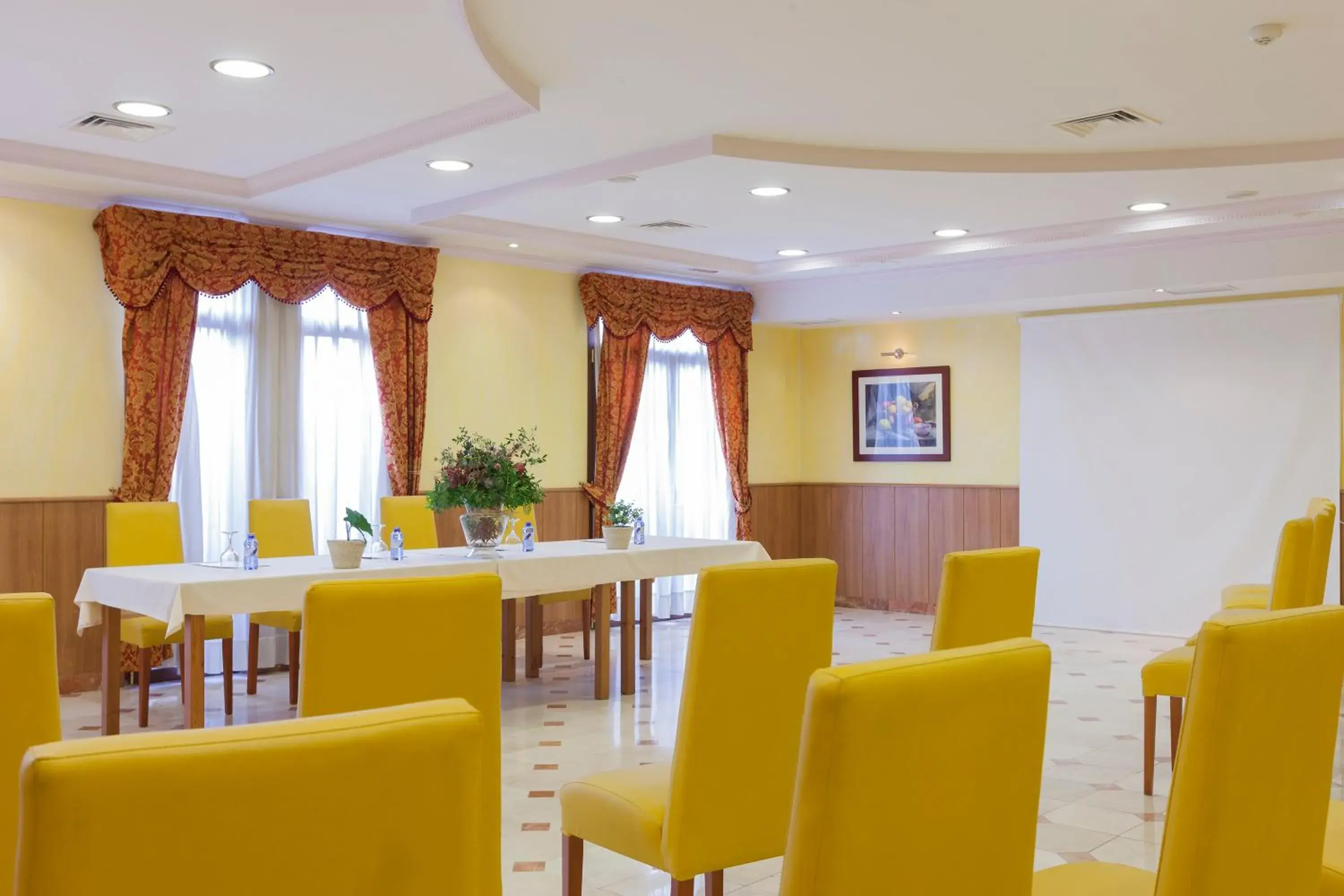 Lounge or bar in Agora Juan de Austria Lounge or bar in Agora Juan de Austria