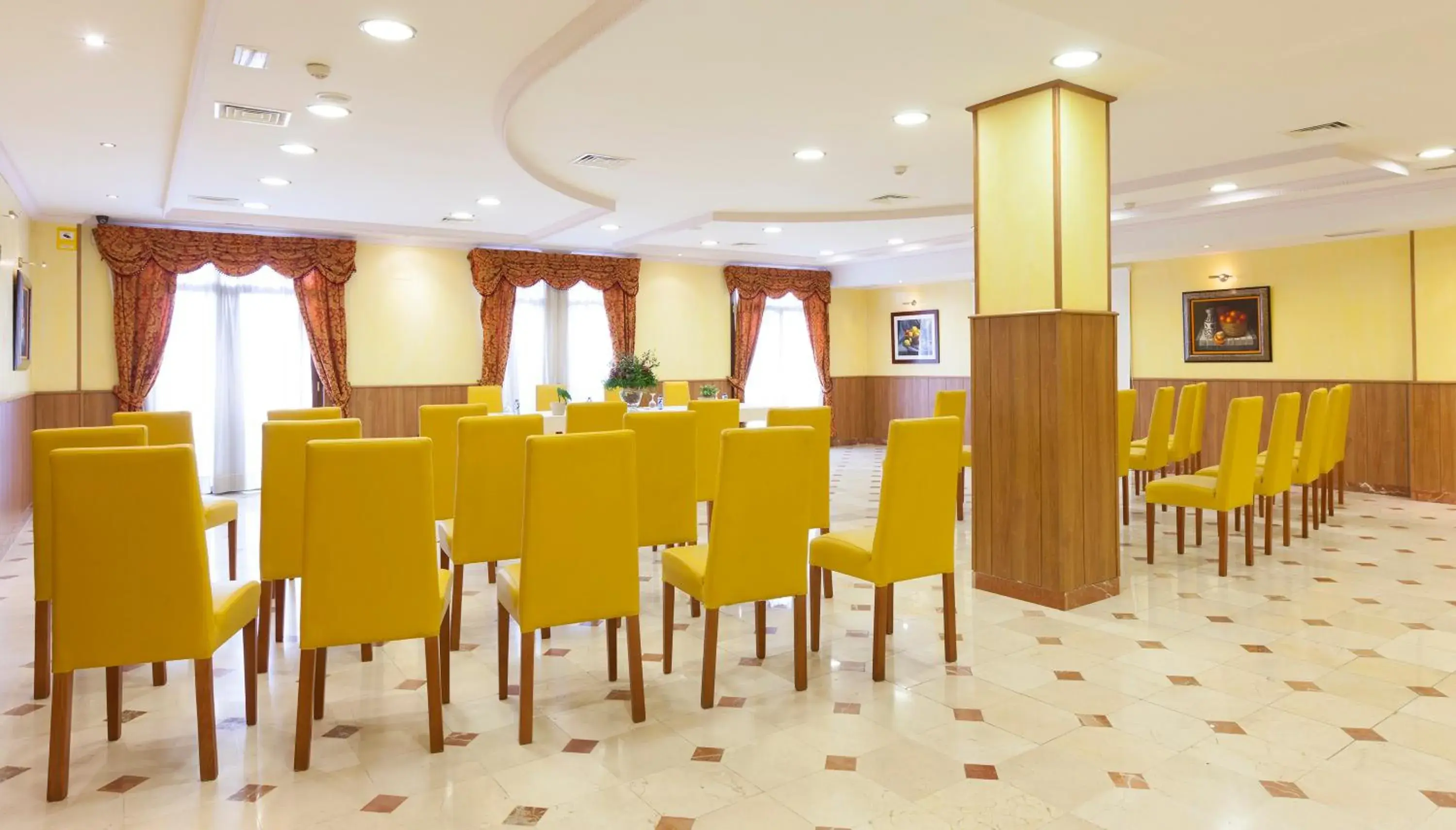 Lounge or bar in Agora Juan de Austria Lounge or bar in Agora Juan de Austria