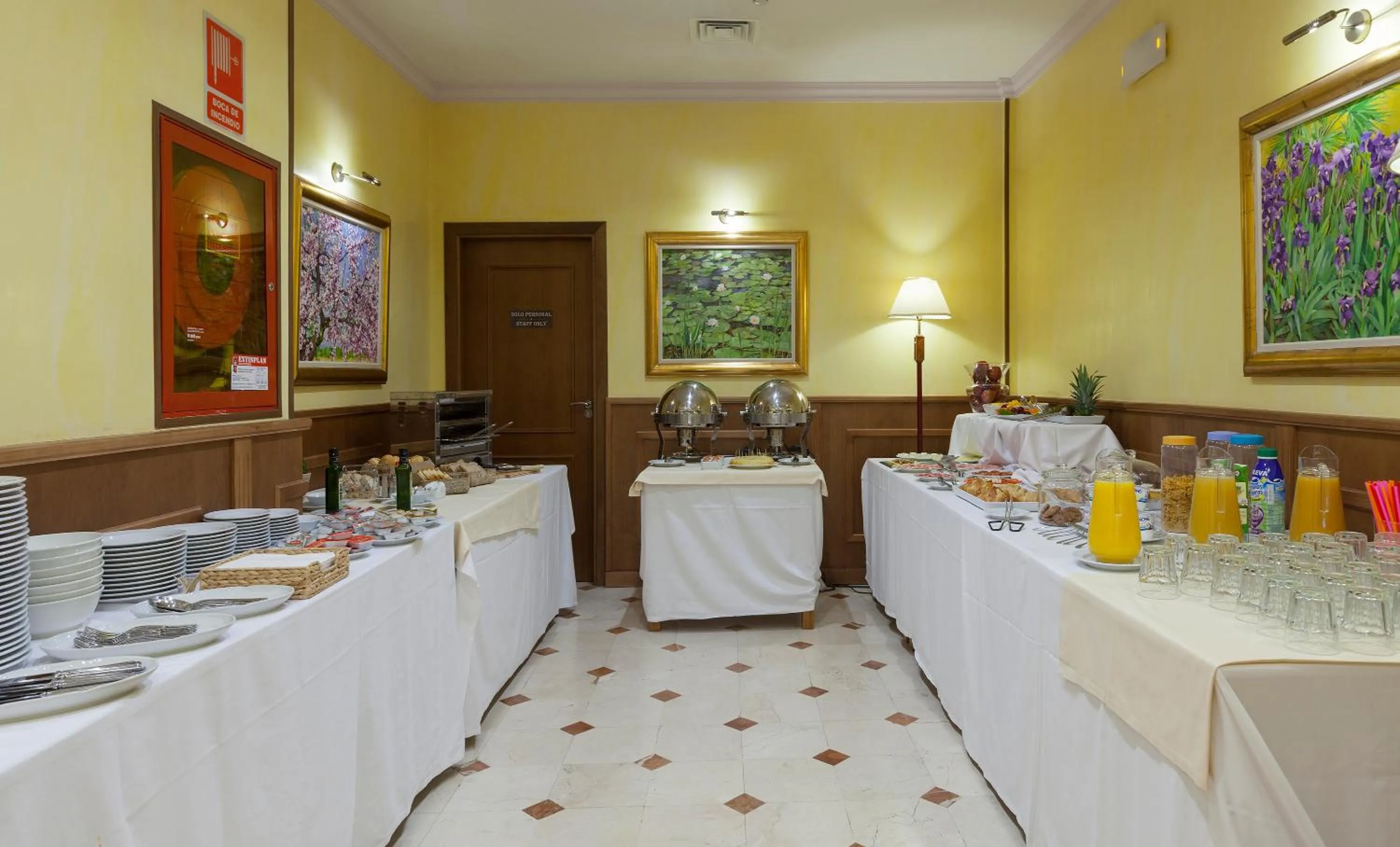 Restaurant/places to eat in Agora Juan de Austria