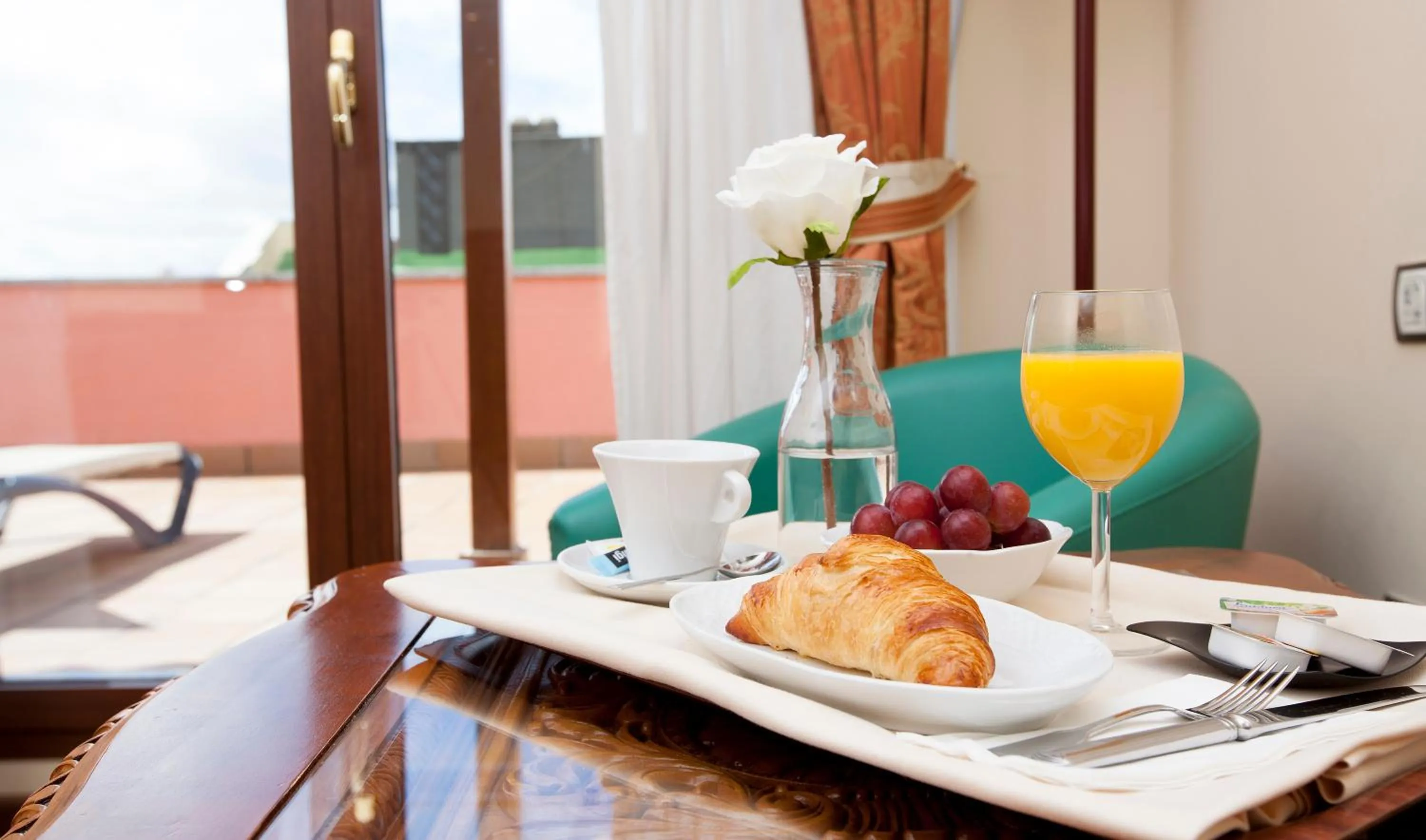 Breakfast in Agora Juan de Austria