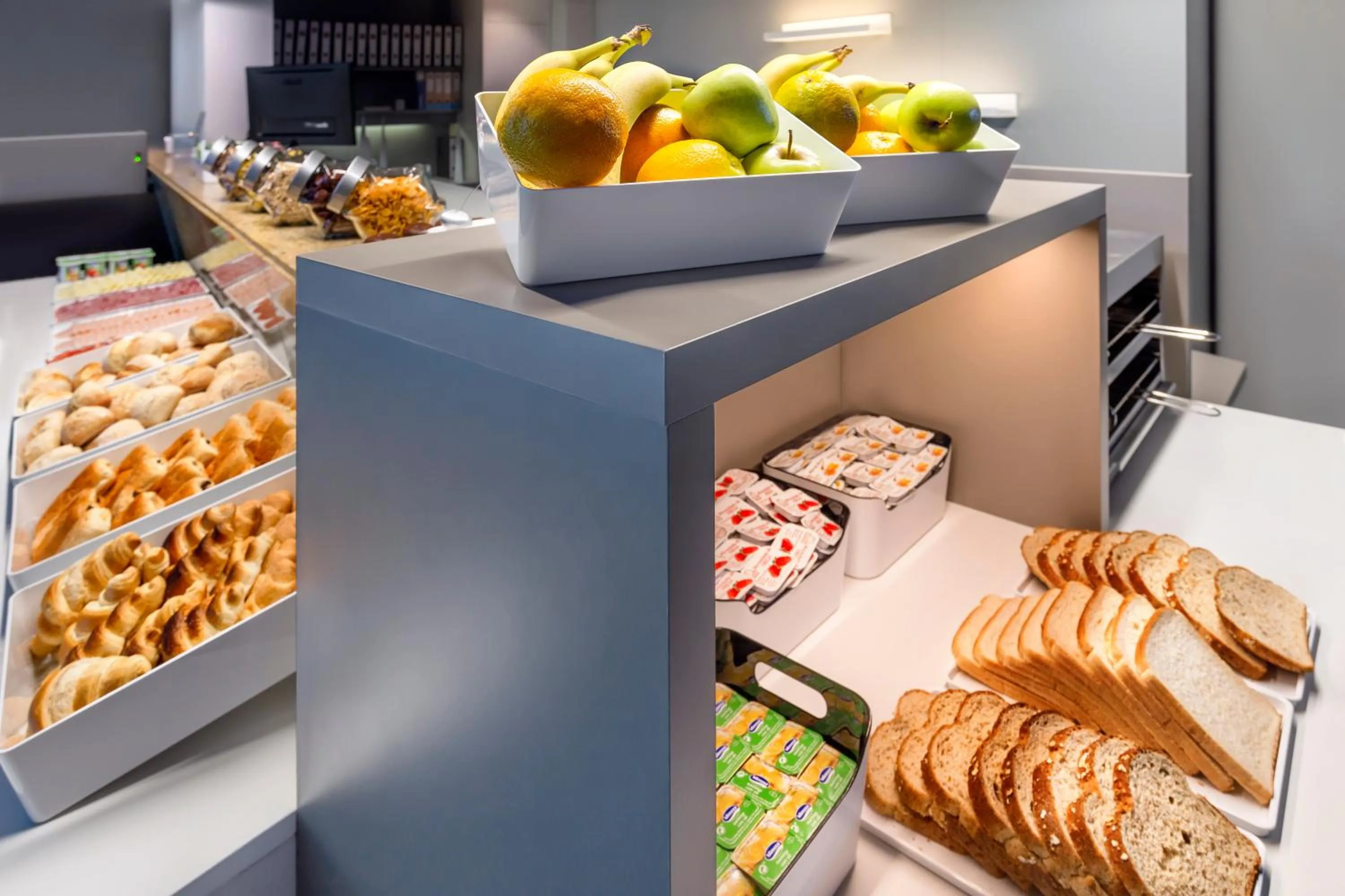 Buffet breakfast in B&B HOTEL e Apartamentos Felgueiras