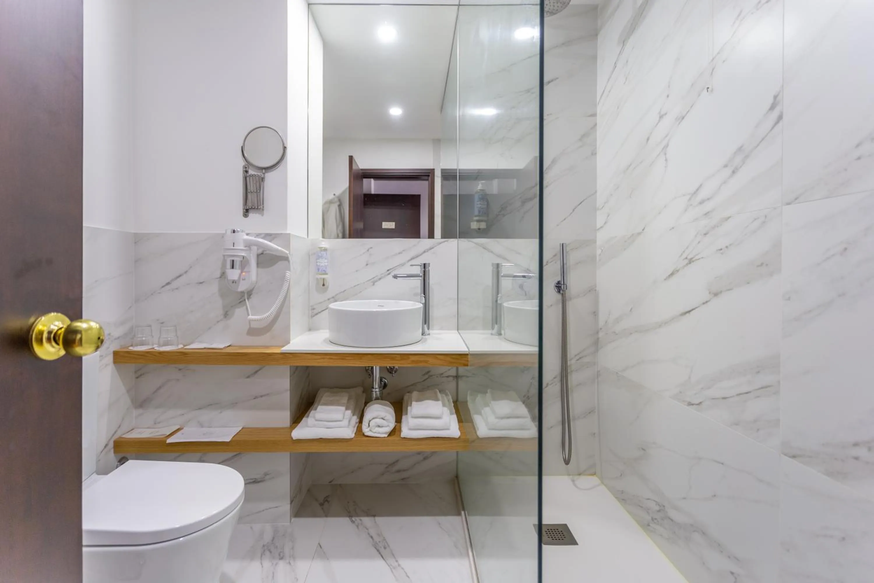 Toilet in Nova Cruz Hotel