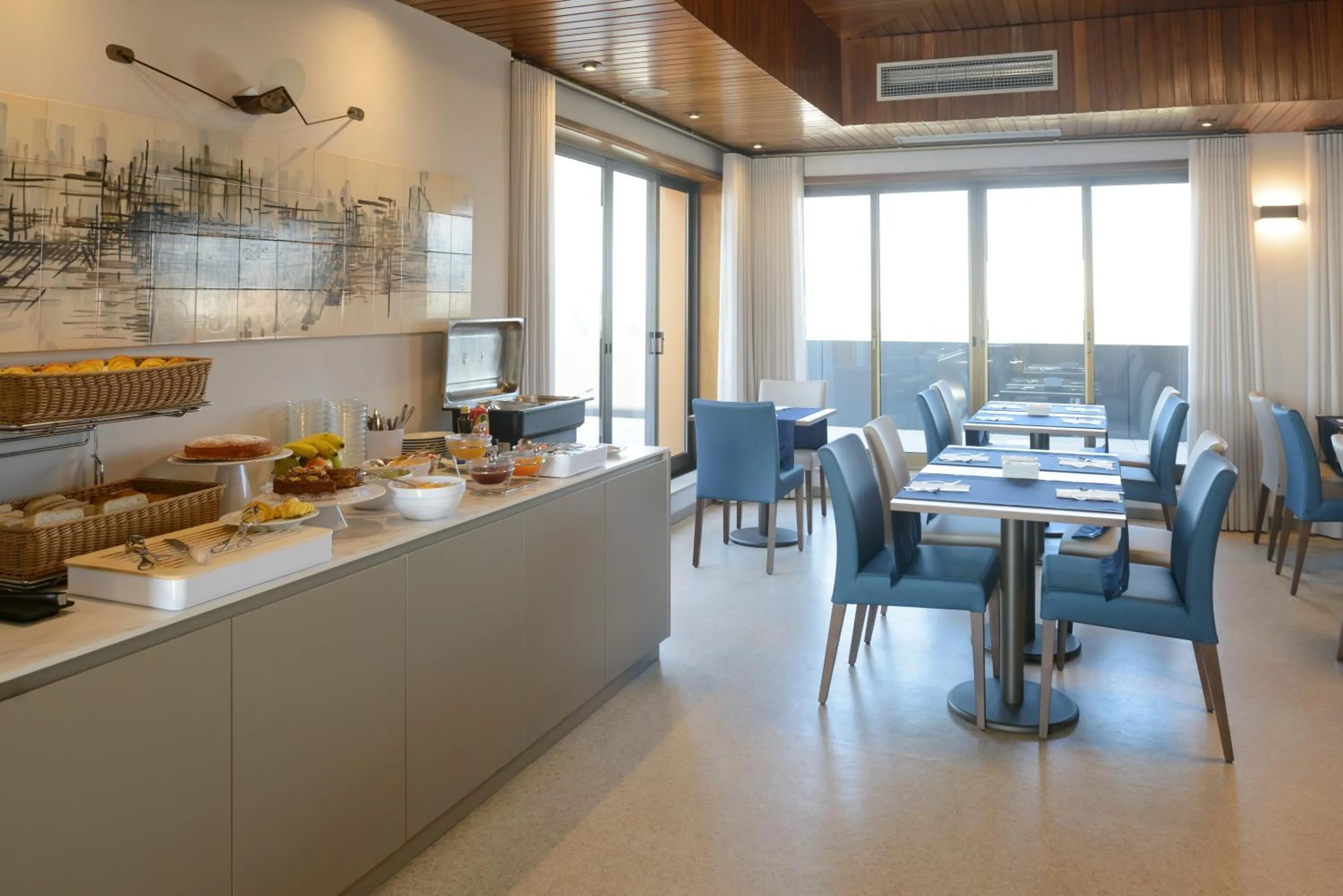 Buffet breakfast in Nova Cruz Hotel