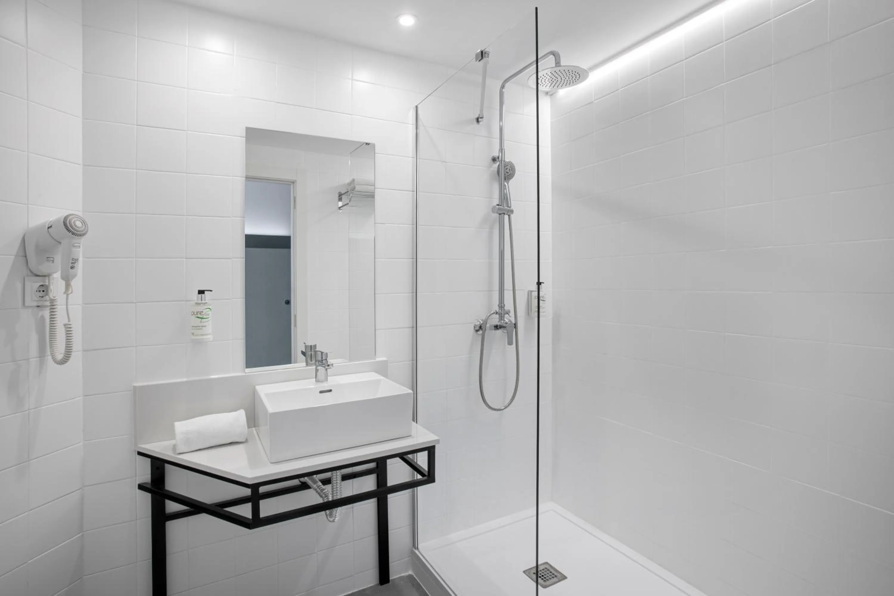 Bathroom in B&B HOTEL Barcelona Granollers