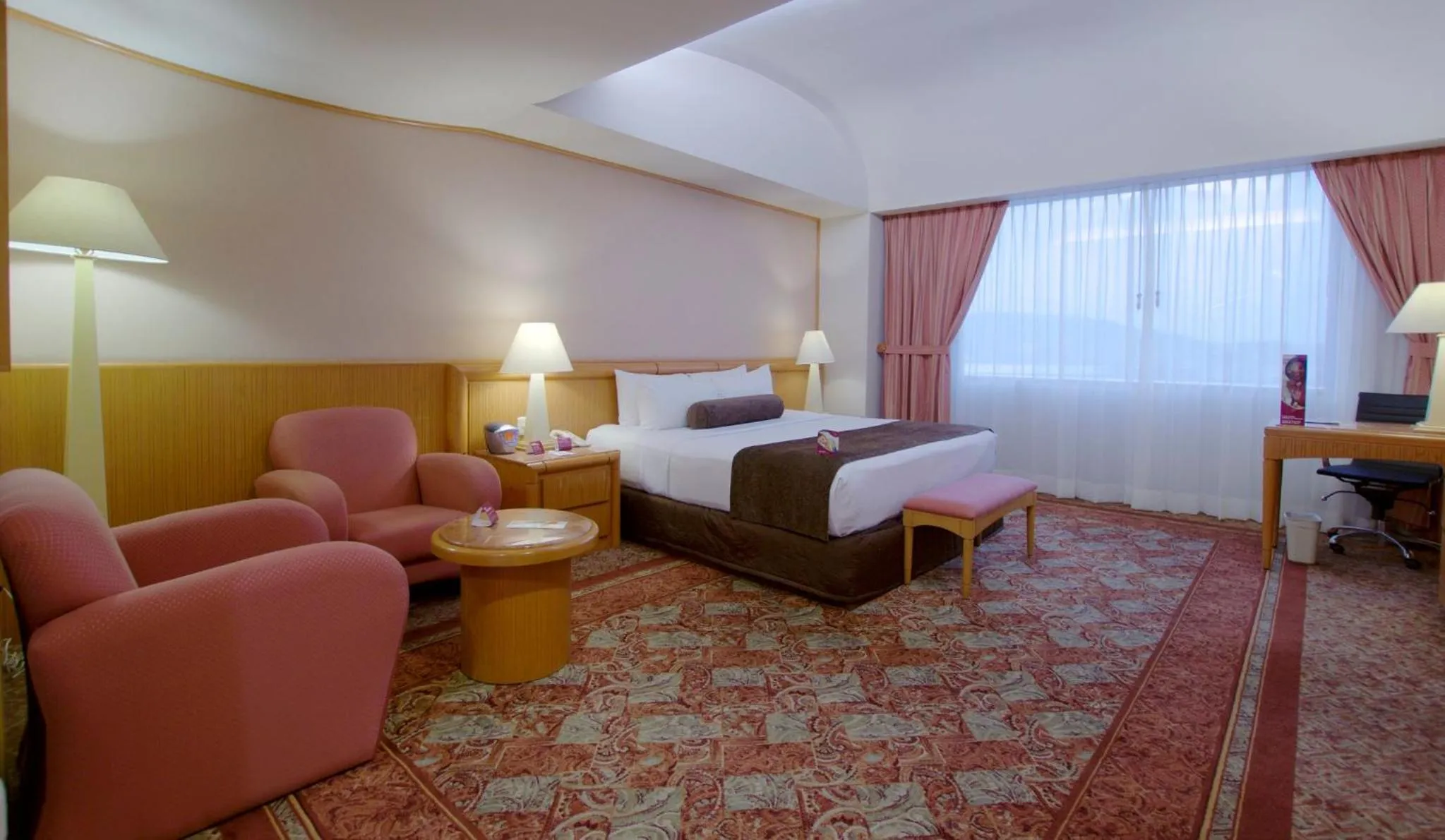 Photo of the whole room, Bed in Crowne Plaza Hotel Mexico City North-Tlalnepantla, an IHG Hotel