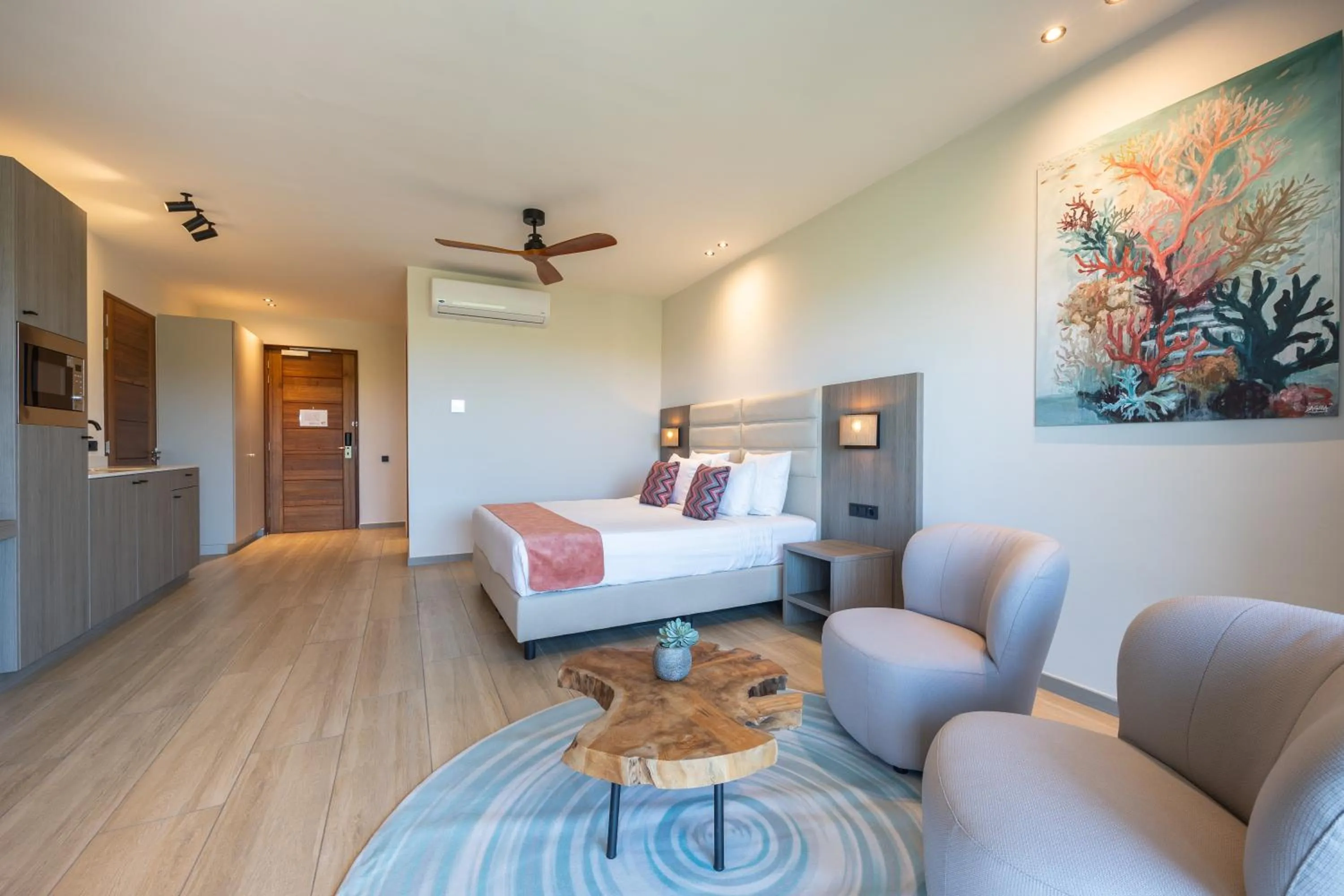 Bed in Dolphin Suites & Wellness Curacao