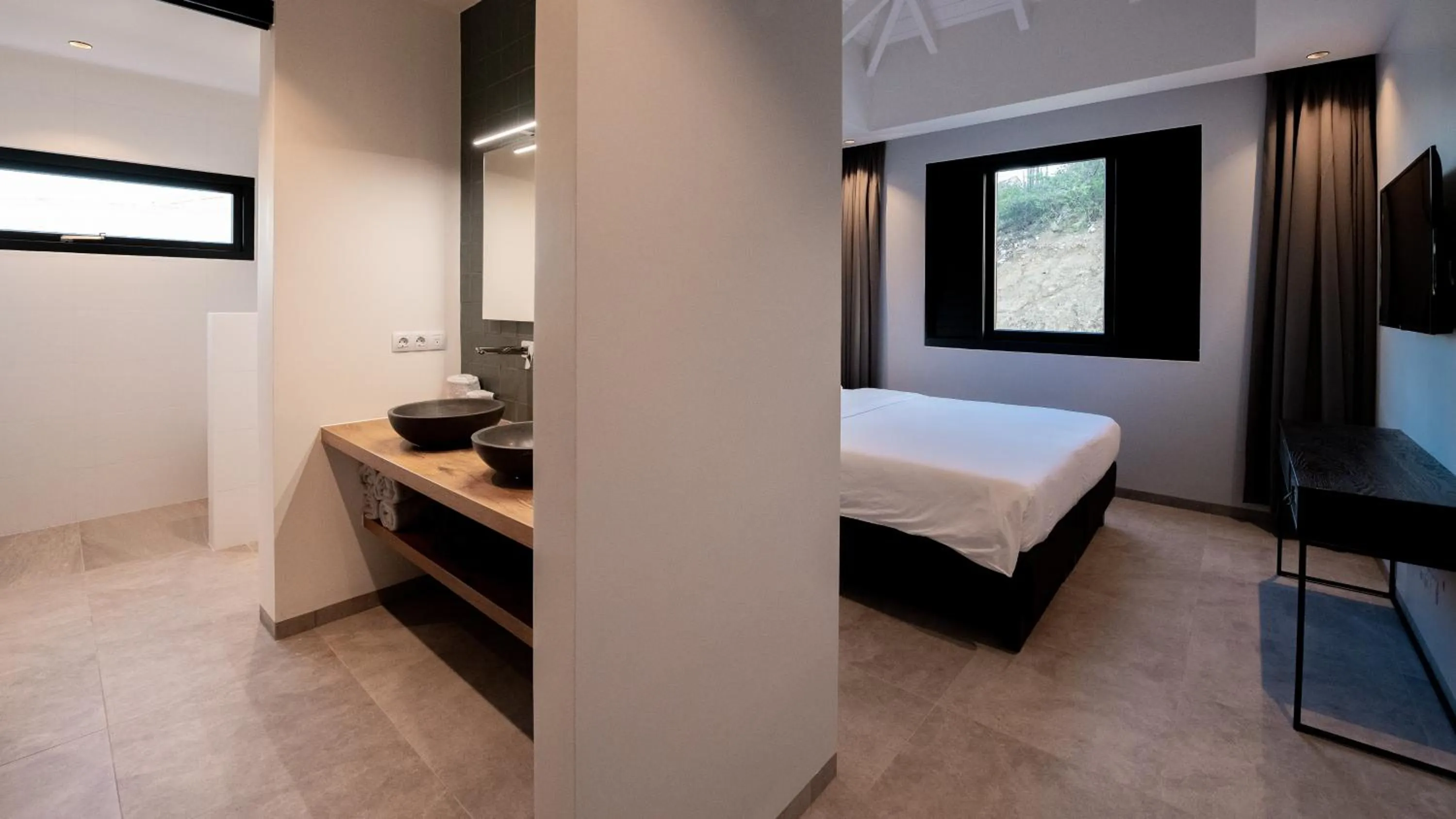 Bathroom, Bed in Blue Bay Curaçao Golf & Beach Resort