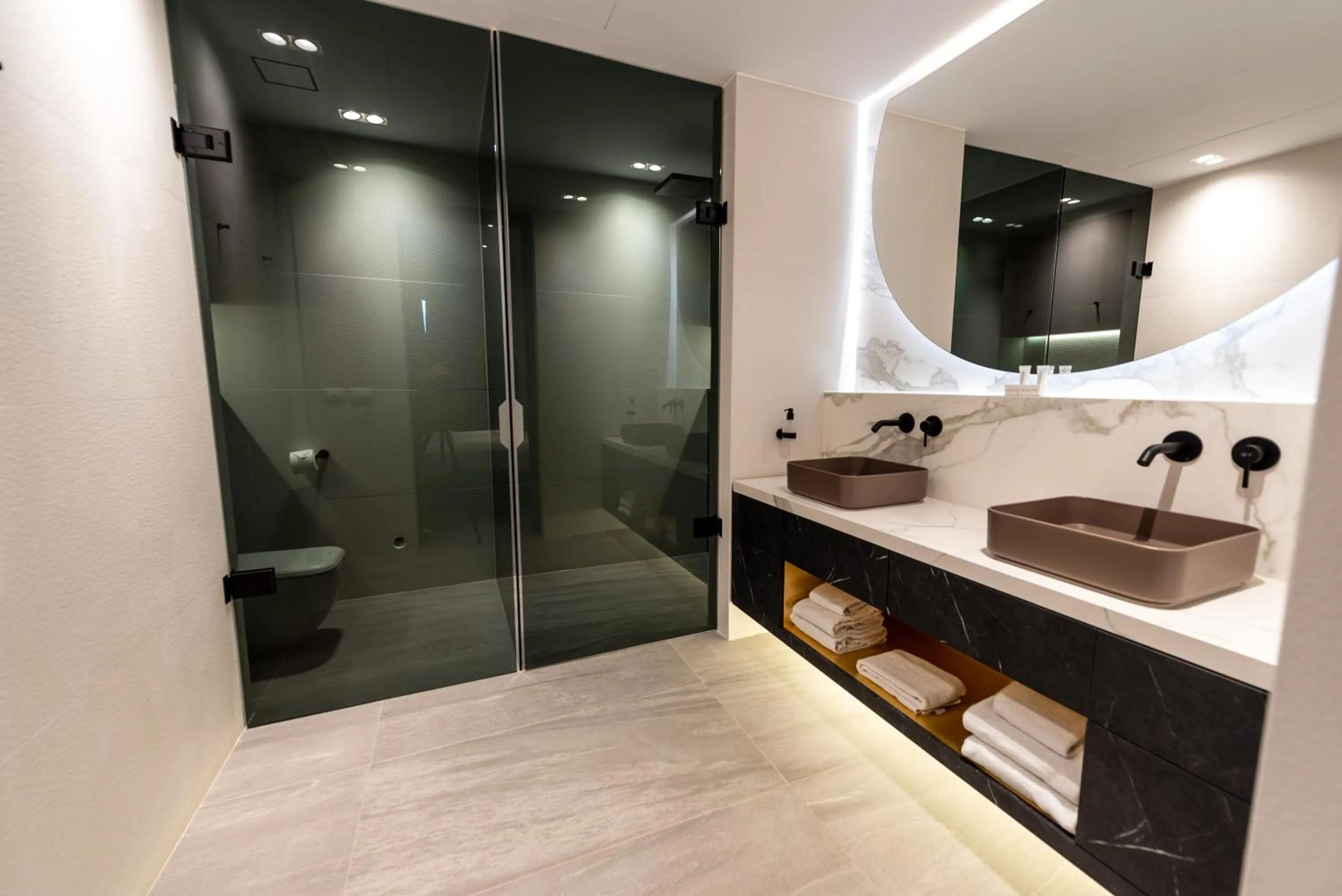 Shower in Blue Bay Curaçao Golf & Beach Resort