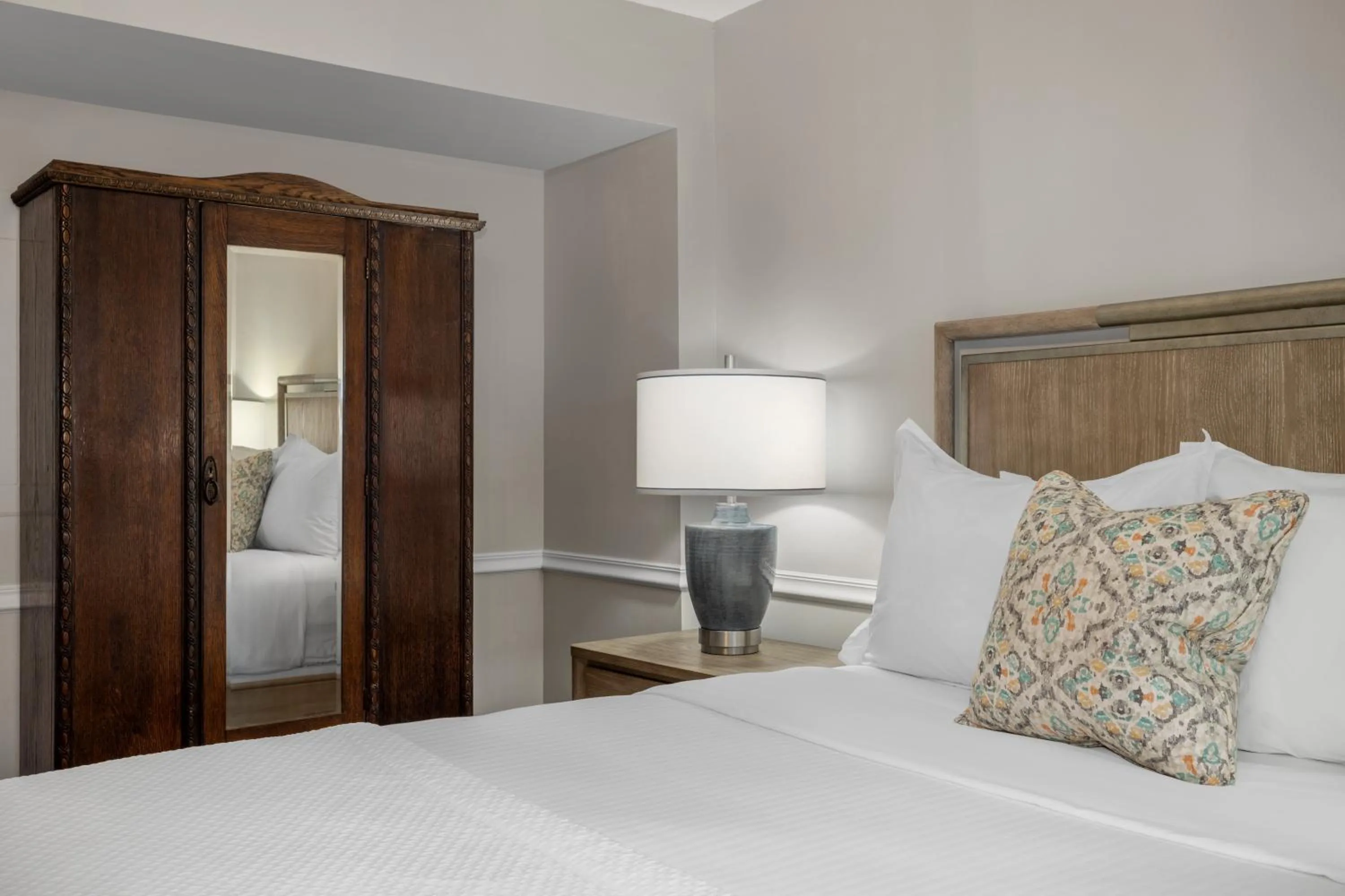 Bed in Hamilton Turner Inn