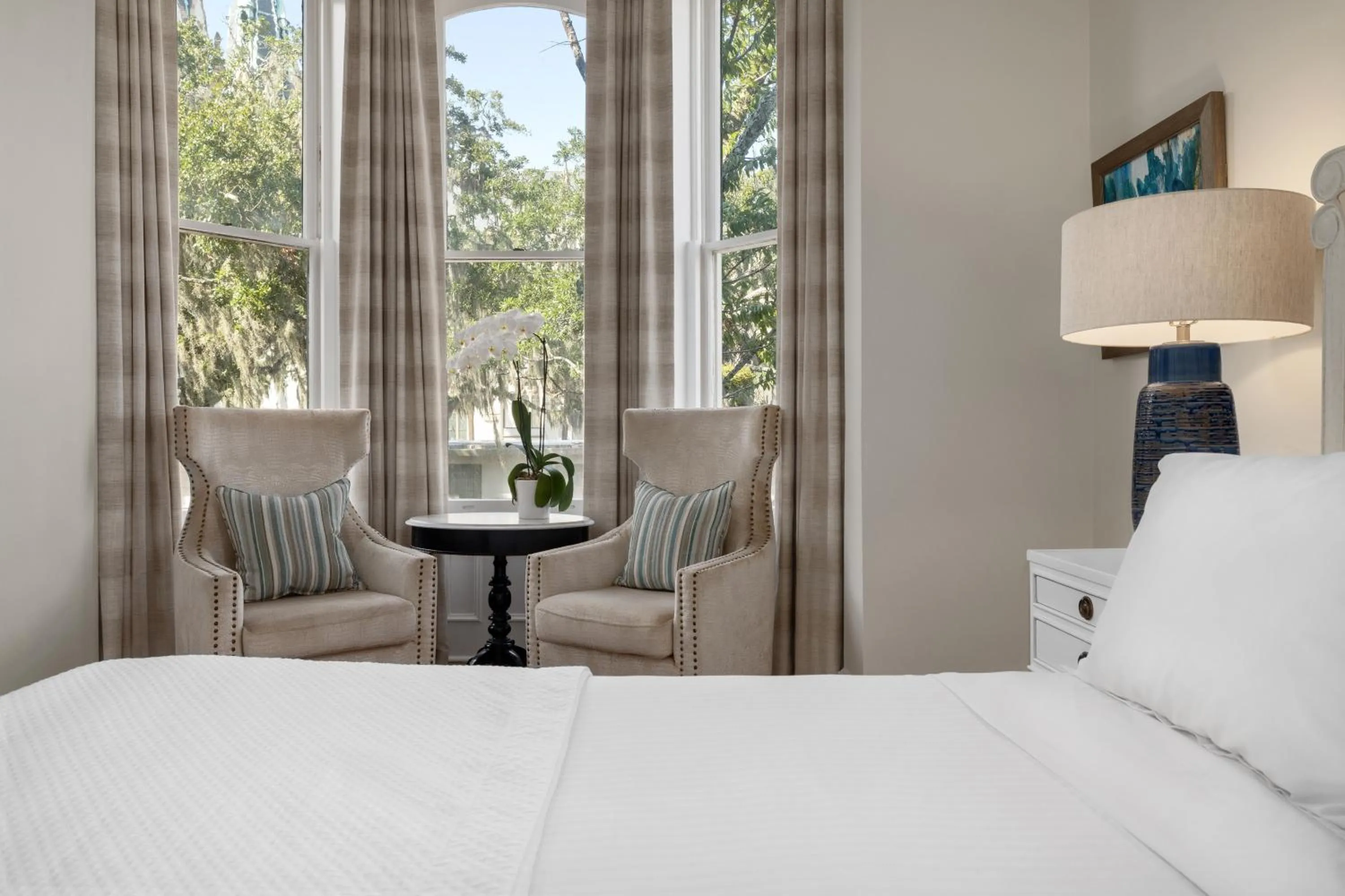 Bed in Hamilton Turner Inn