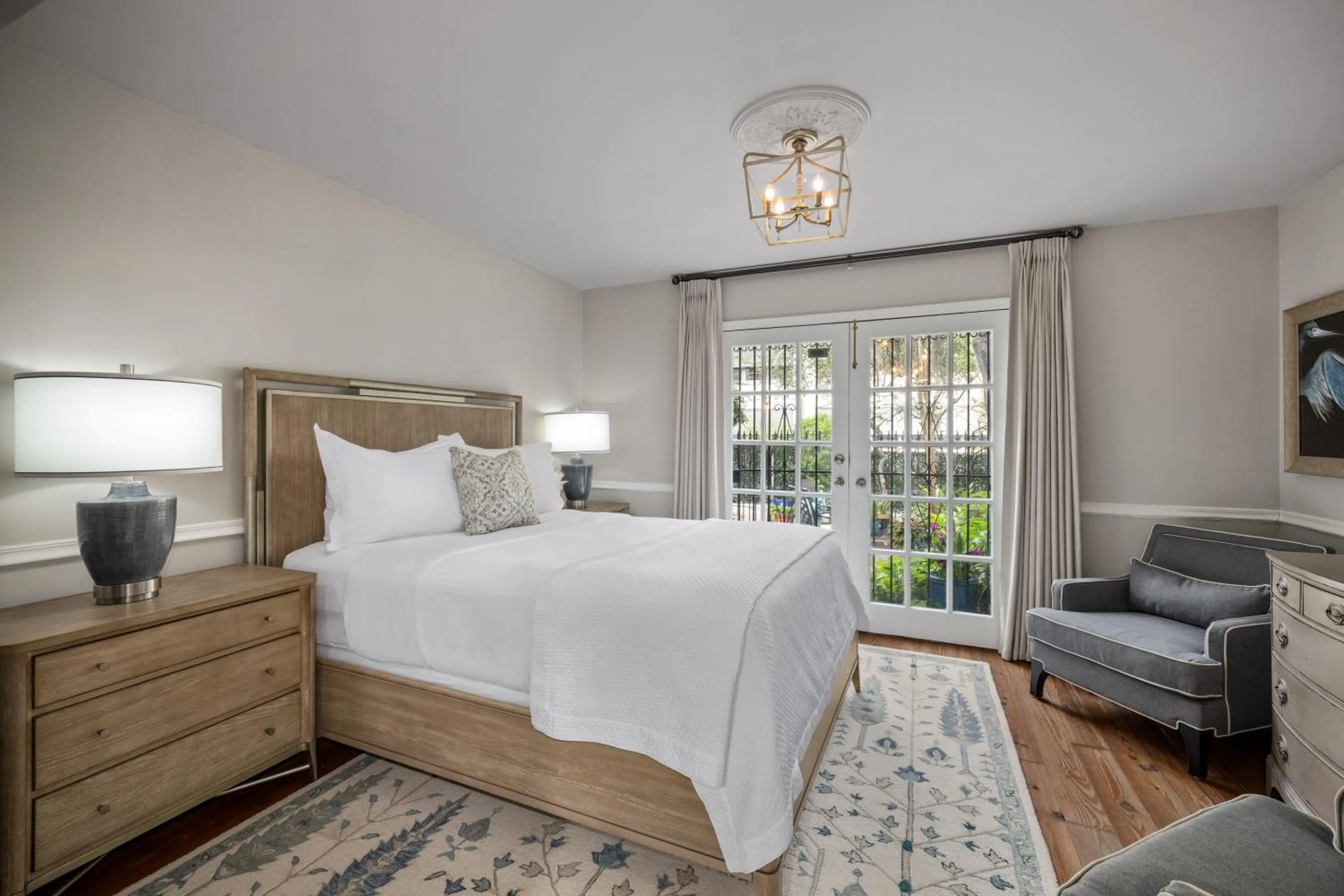 Bed in Hamilton Turner Inn