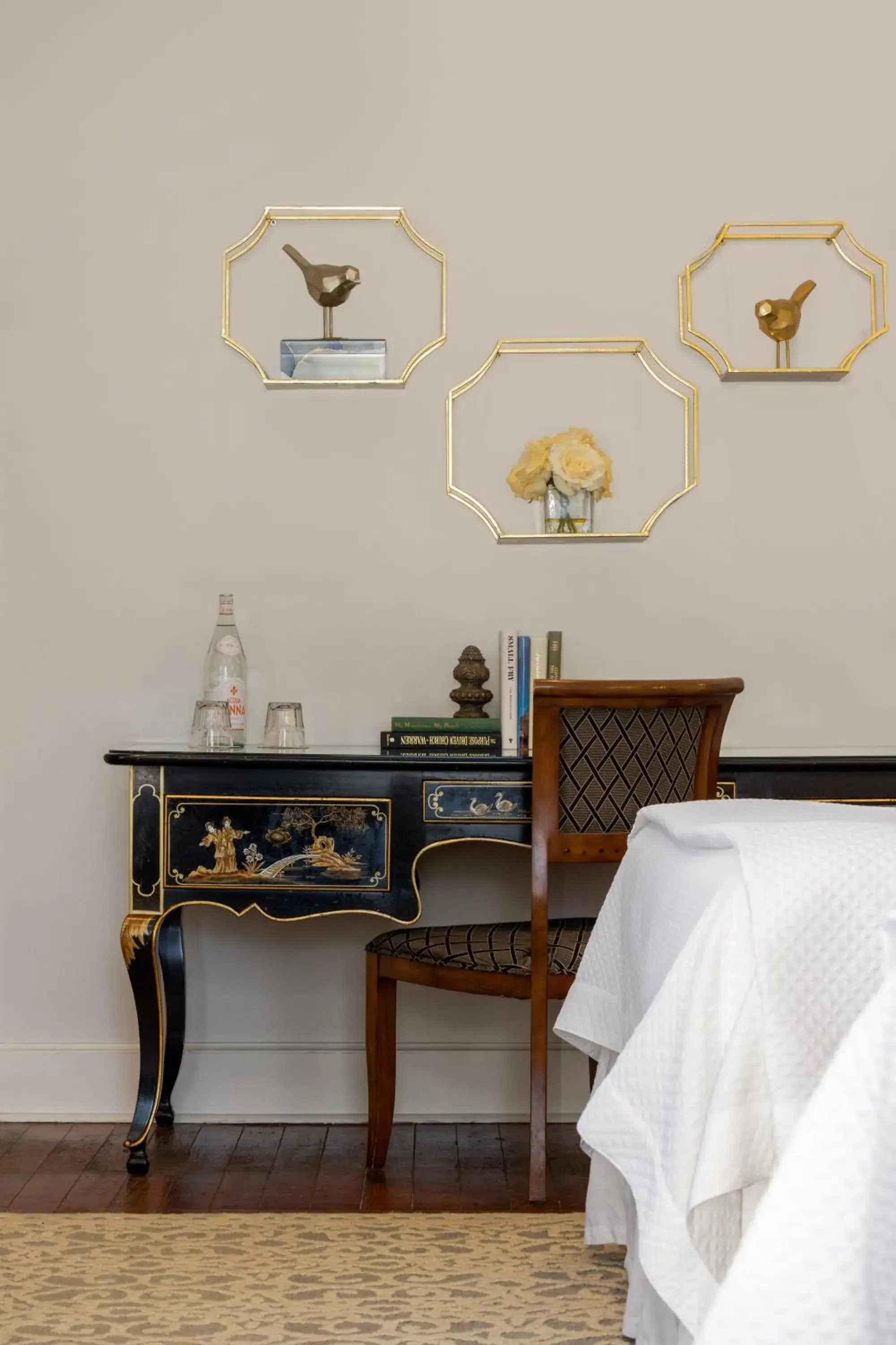 Bed in Hamilton Turner Inn Bed in Hamilton Turner Inn