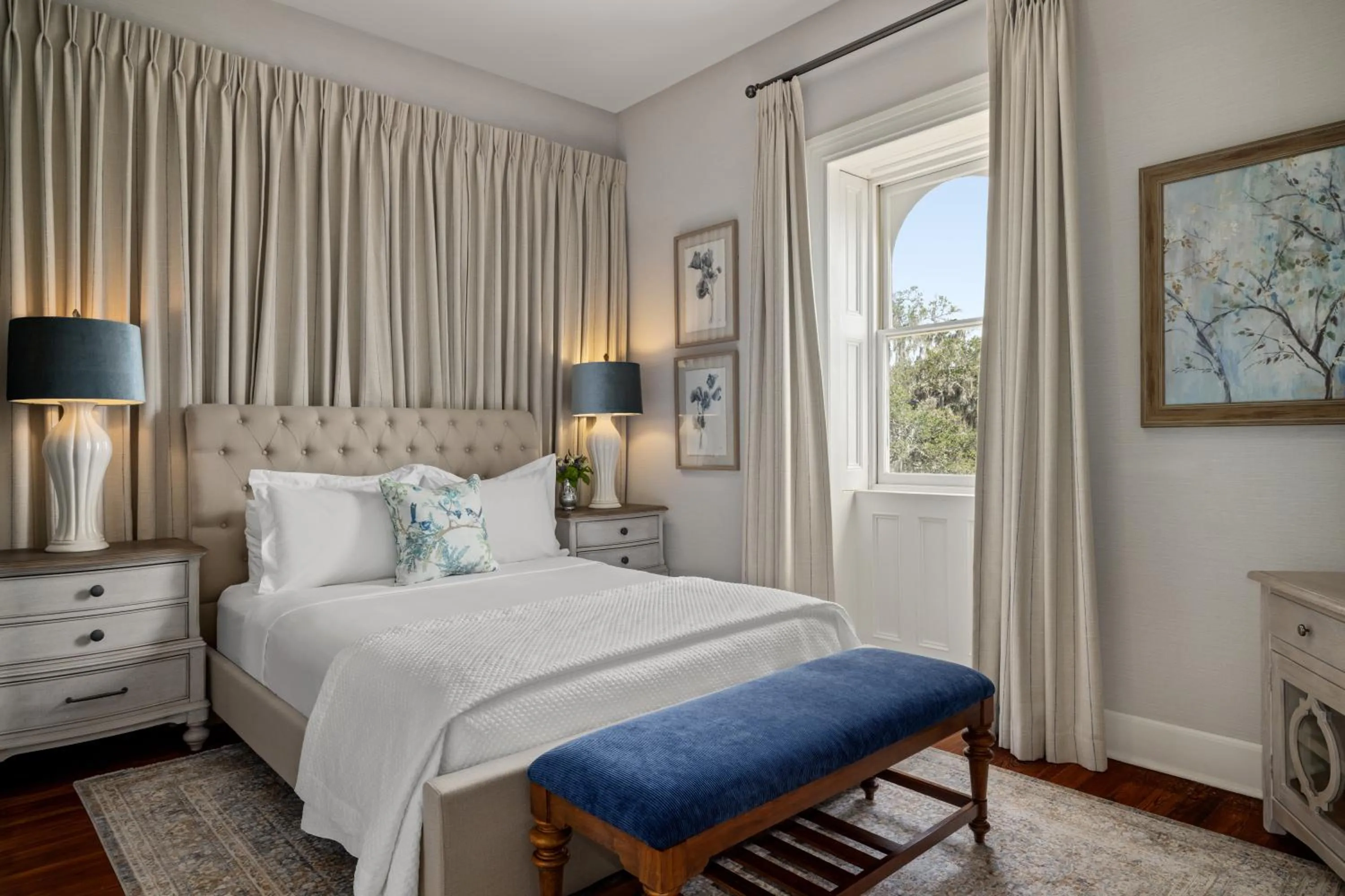 Bed in Hamilton Turner Inn