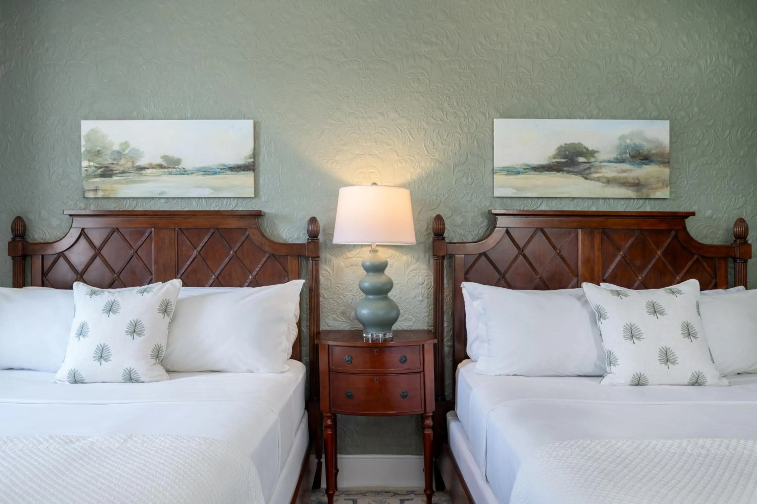 Bed in Hamilton Turner Inn