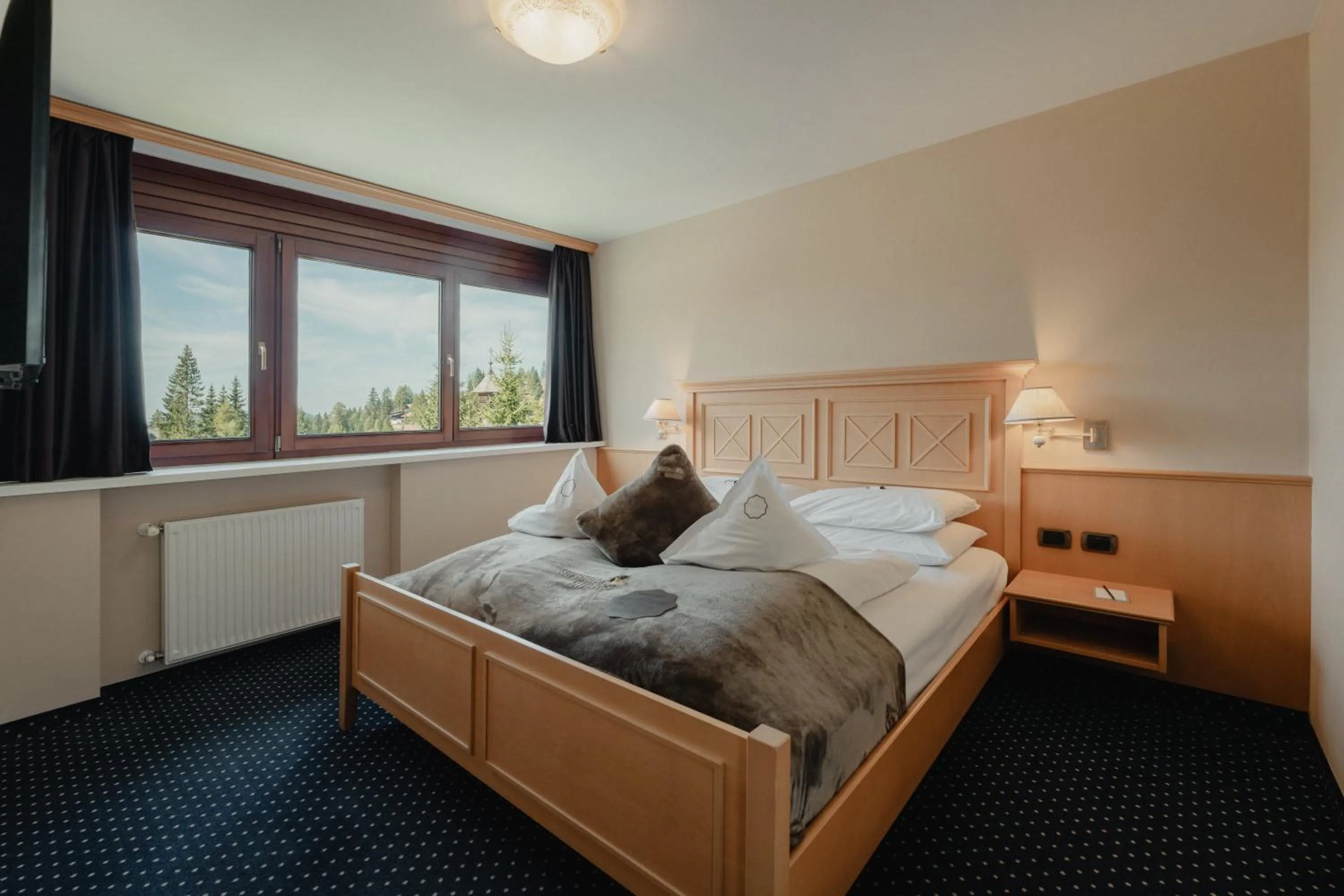 Bed in Hotel Alpenrose