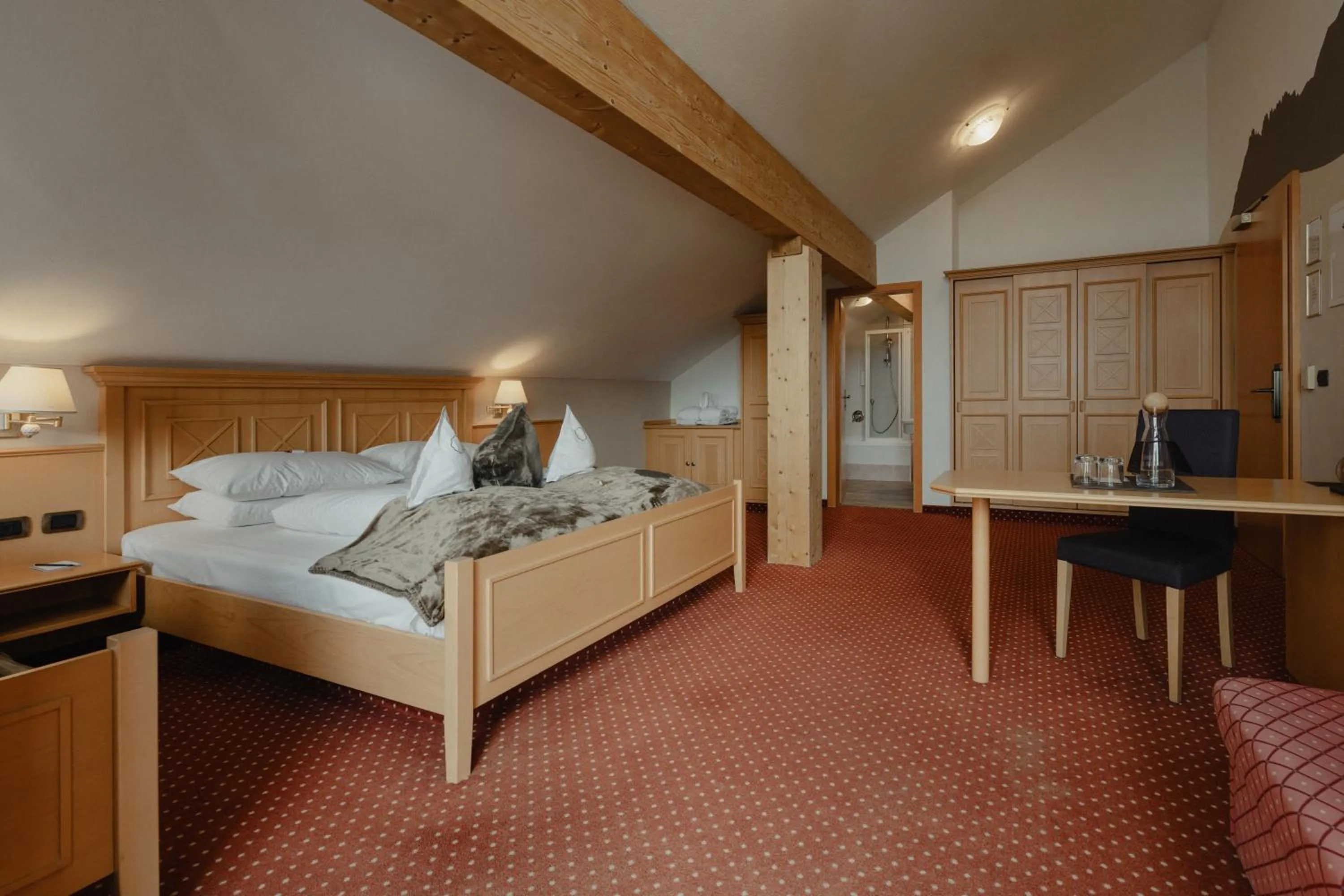 Bedroom, Bed in Hotel Alpenrose