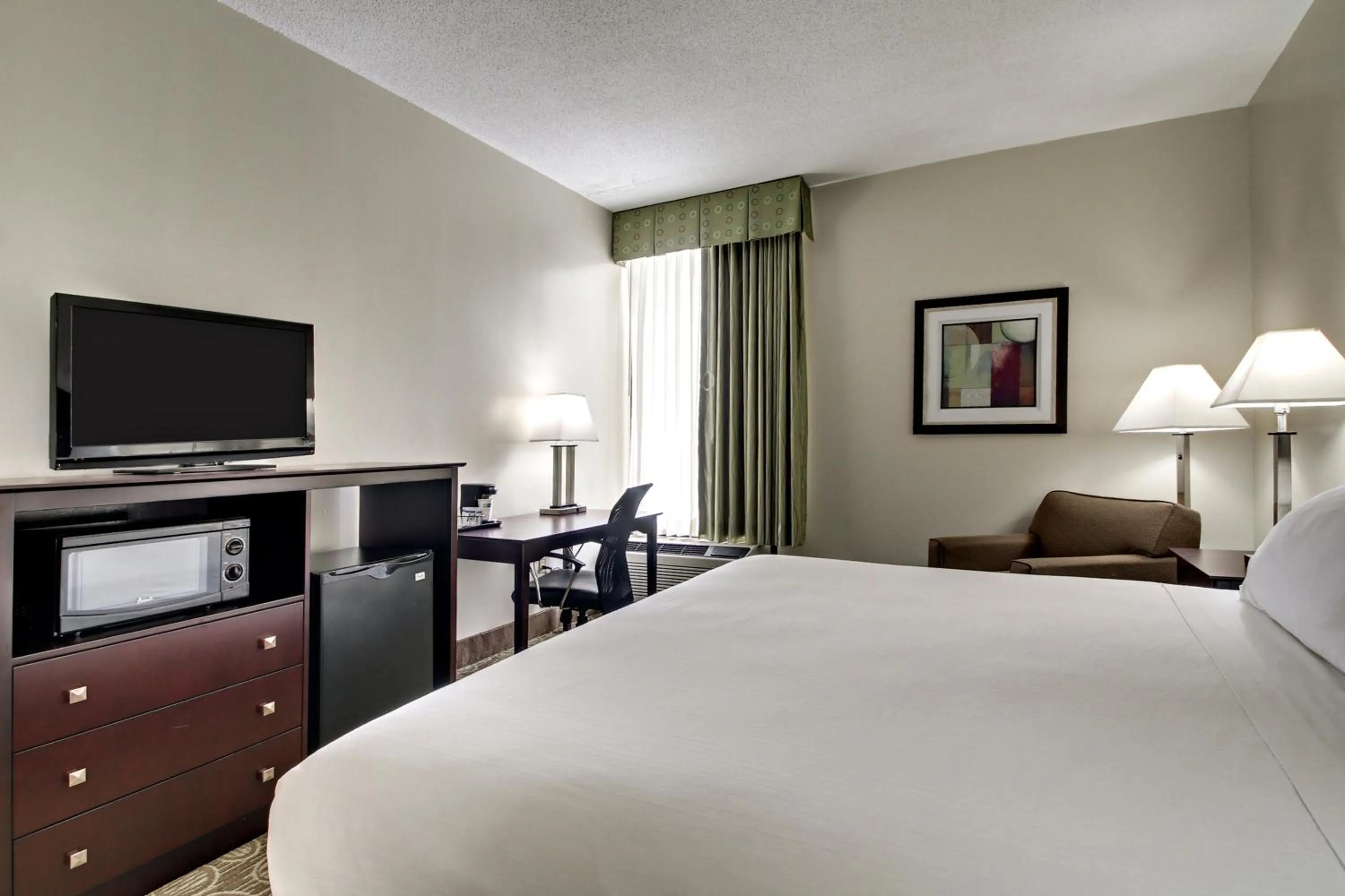 Photo of the whole room, Bed in Holiday Inn Express Marshfield - Springfield Area by IHG