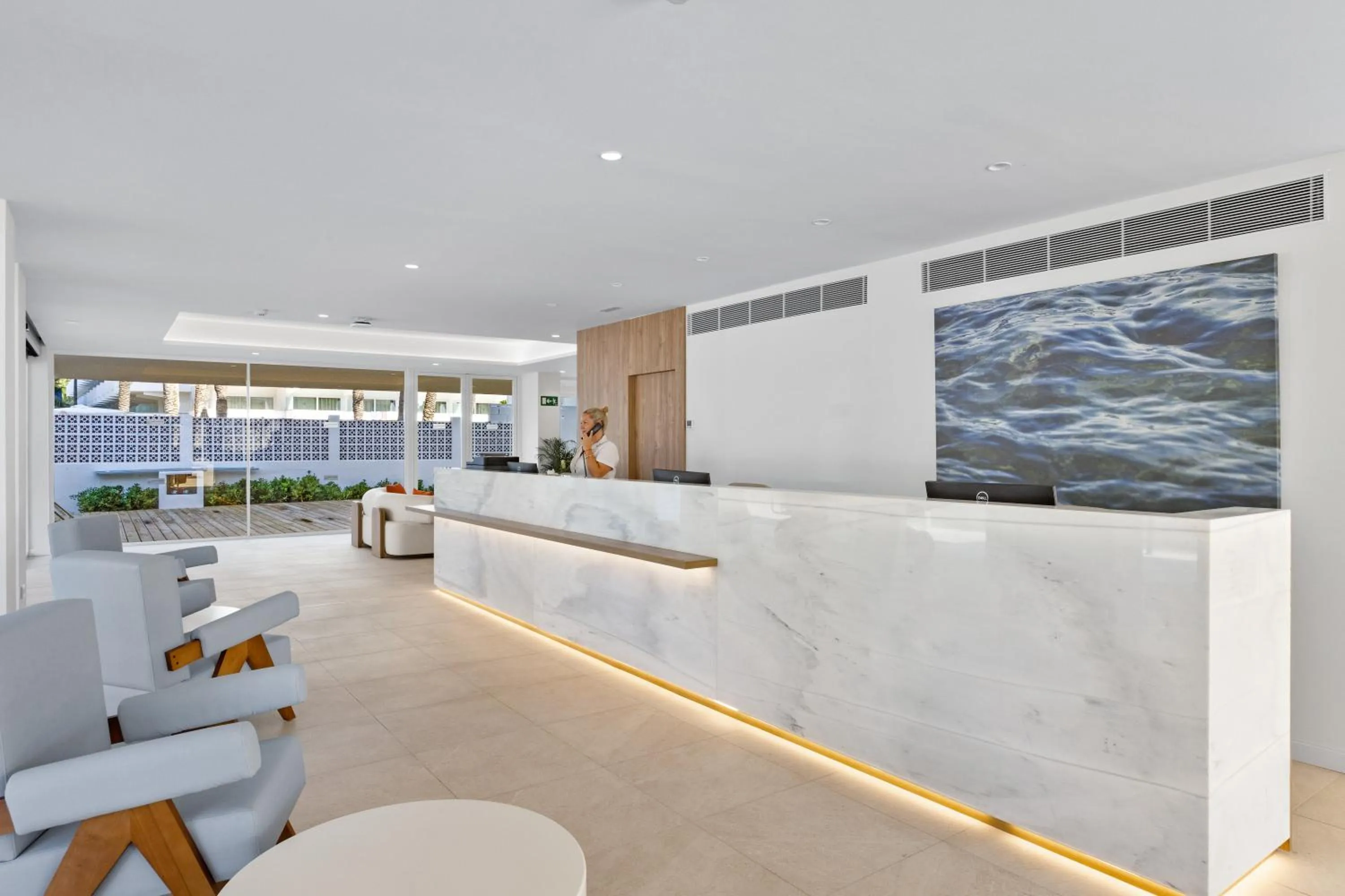 Lobby or reception in Palmanova Beach Apartments by TRH