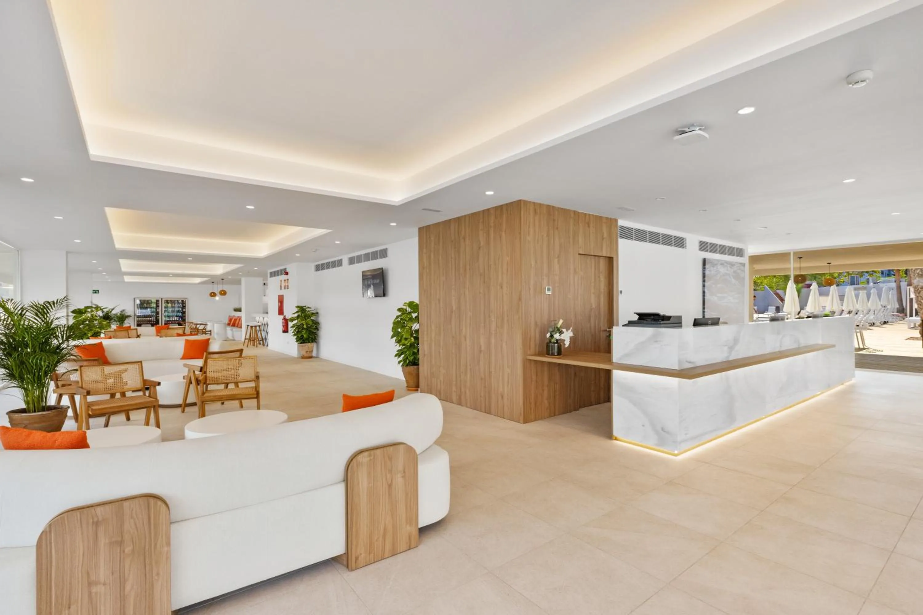 Lobby or reception in Palmanova Beach Apartments by TRH
