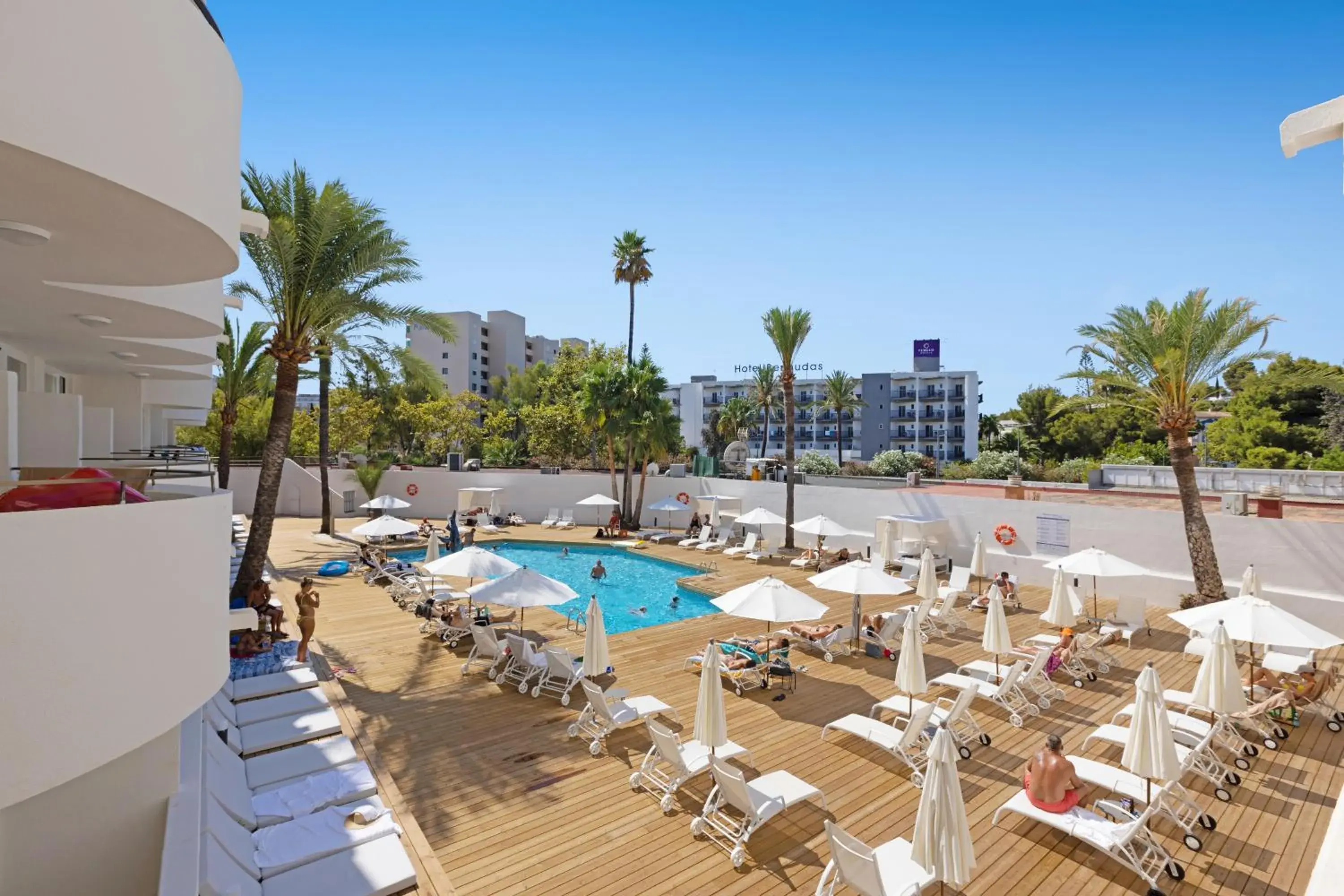 Swimming pool in Palmanova Beach Apartments by TRH Swimming pool in Palmanova Beach Apartments by TRH