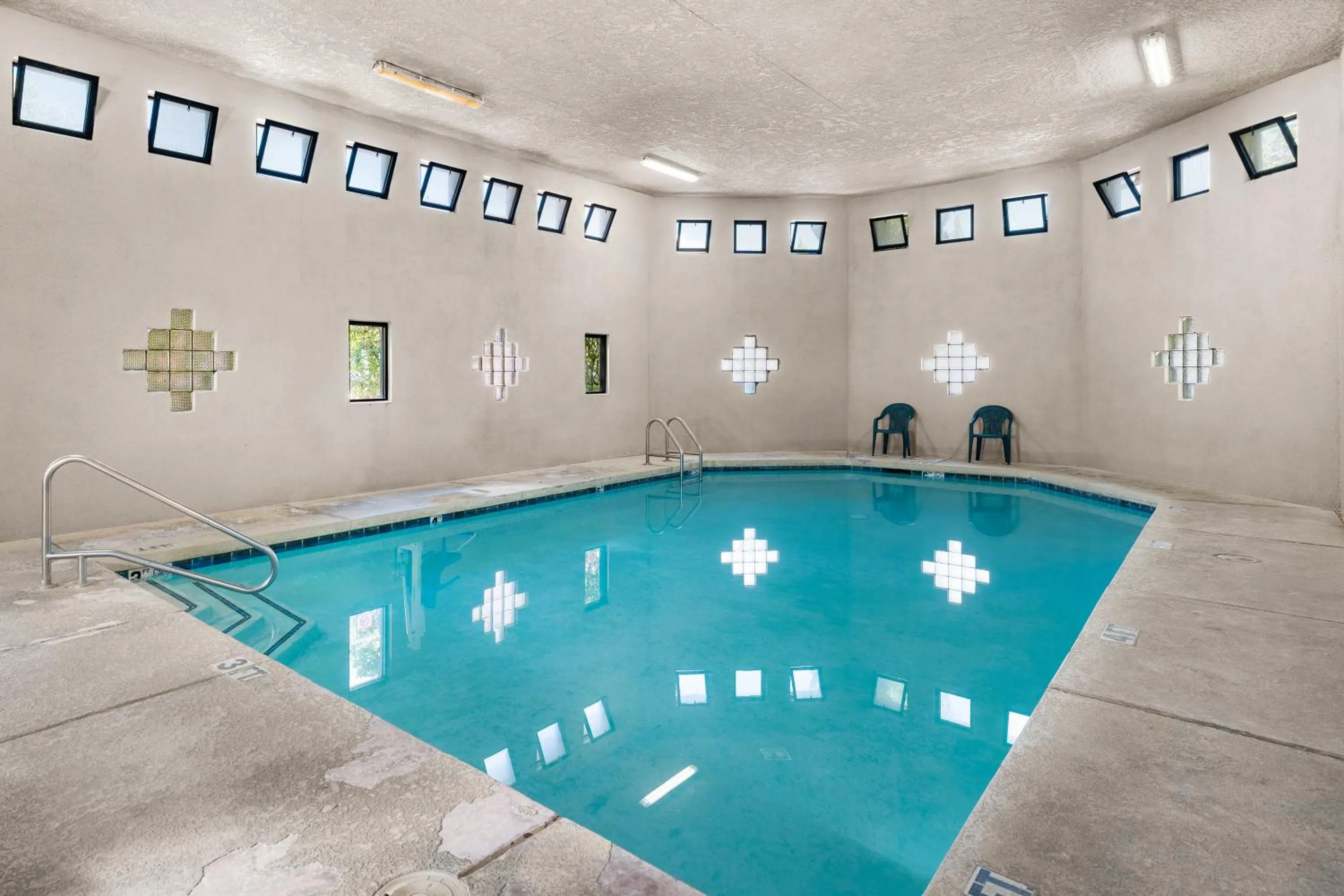 Swimming pool in Americas Best Value Inn Prescott Valley