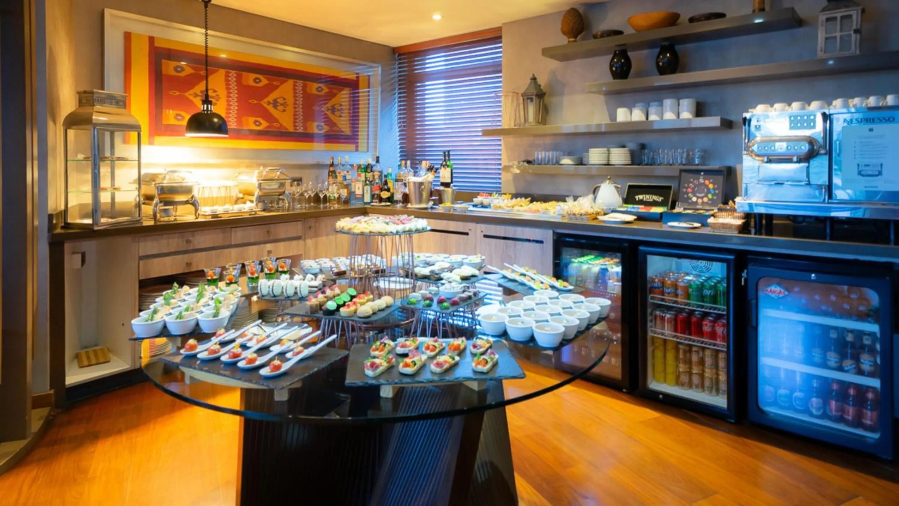 Lounge or bar in InterContinental Santiago by IHG