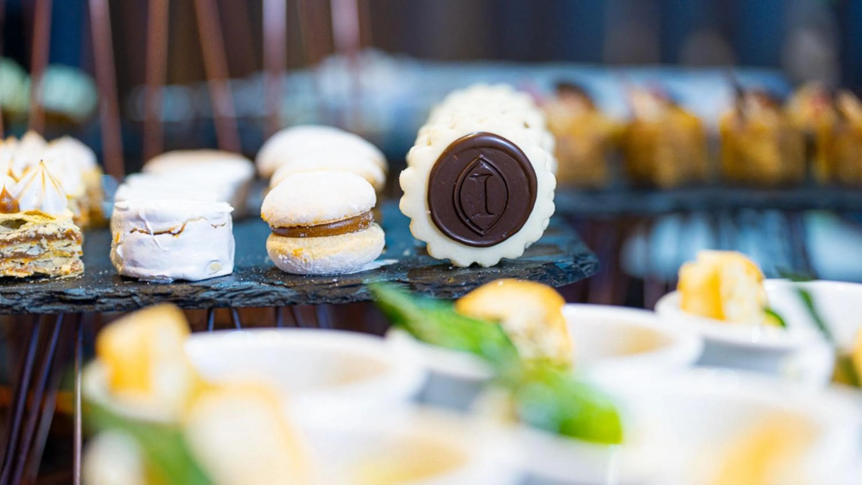 Lounge or bar in InterContinental Santiago by IHG